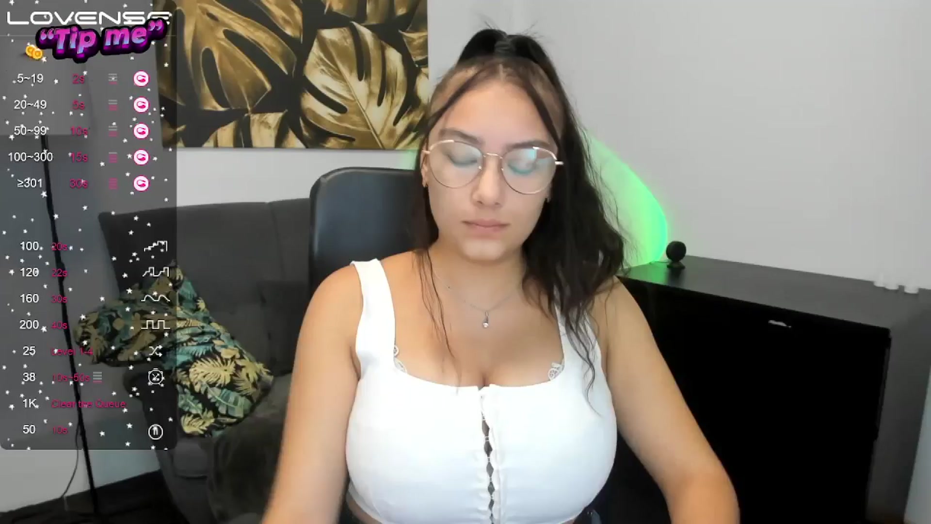 Gallery image thumbnail from SunfLowerr's myfreecams stream on, 09/28/2024, 13:25 image 3 of 20
