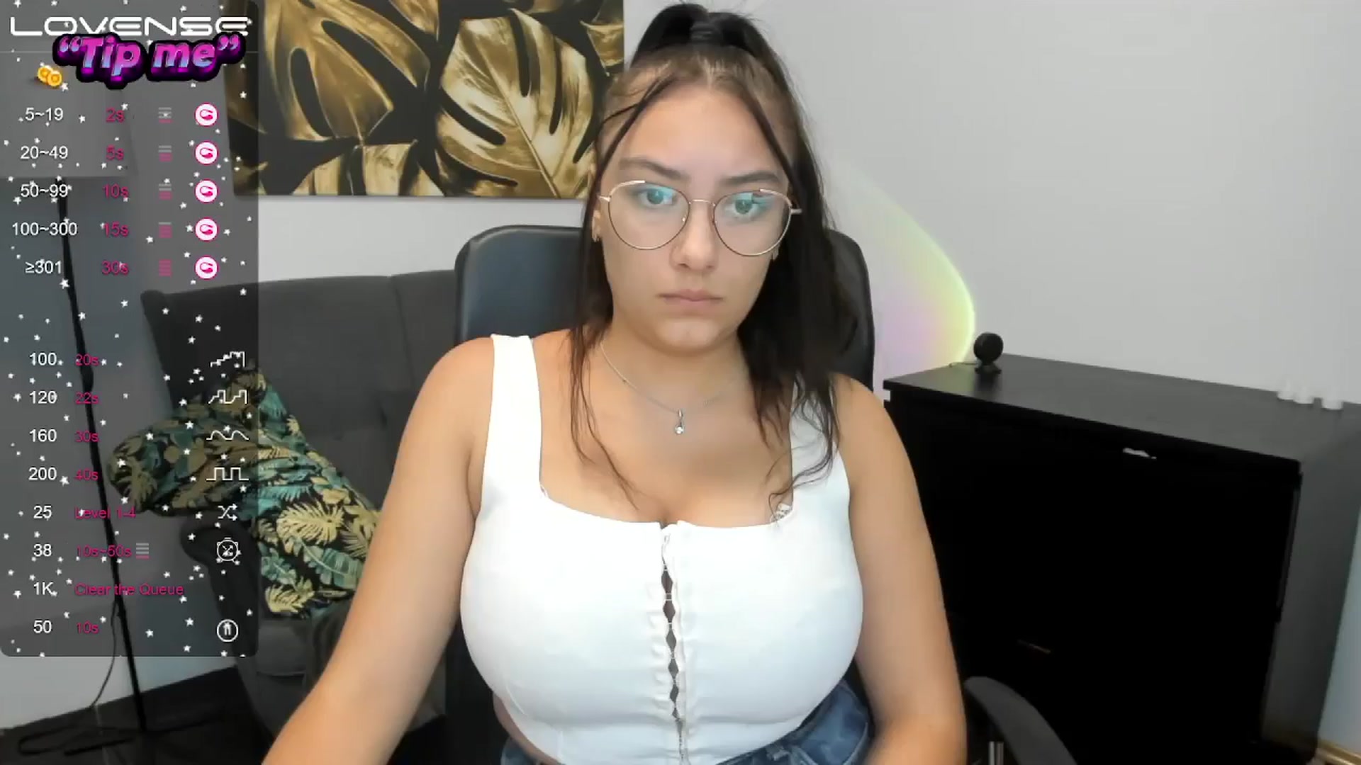 Gallery image thumbnail from SunfLowerr's myfreecams stream on, 09/28/2024, 15:05 image 6 of 20