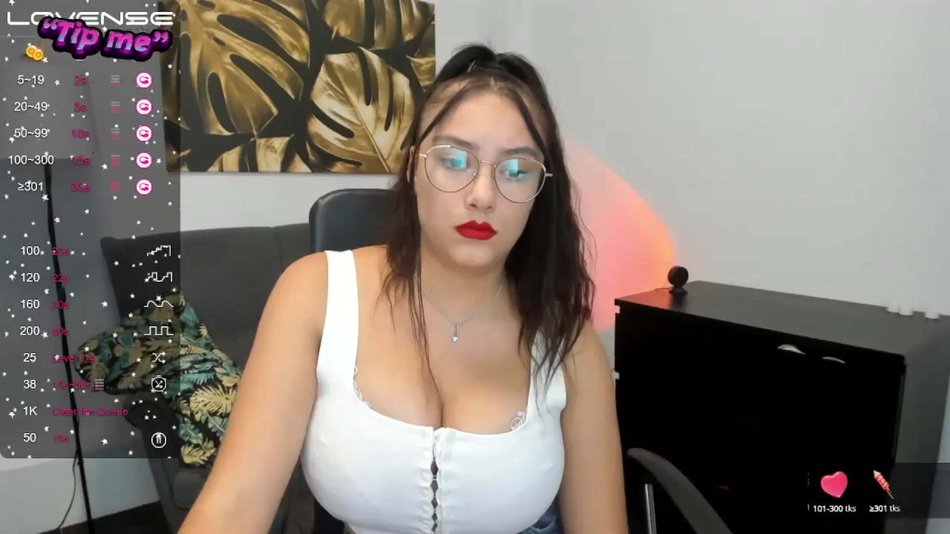Gallery image thumbnail from SunfLowerr's myfreecams stream on, 09/28/2024, 19:42 image 15 of 20