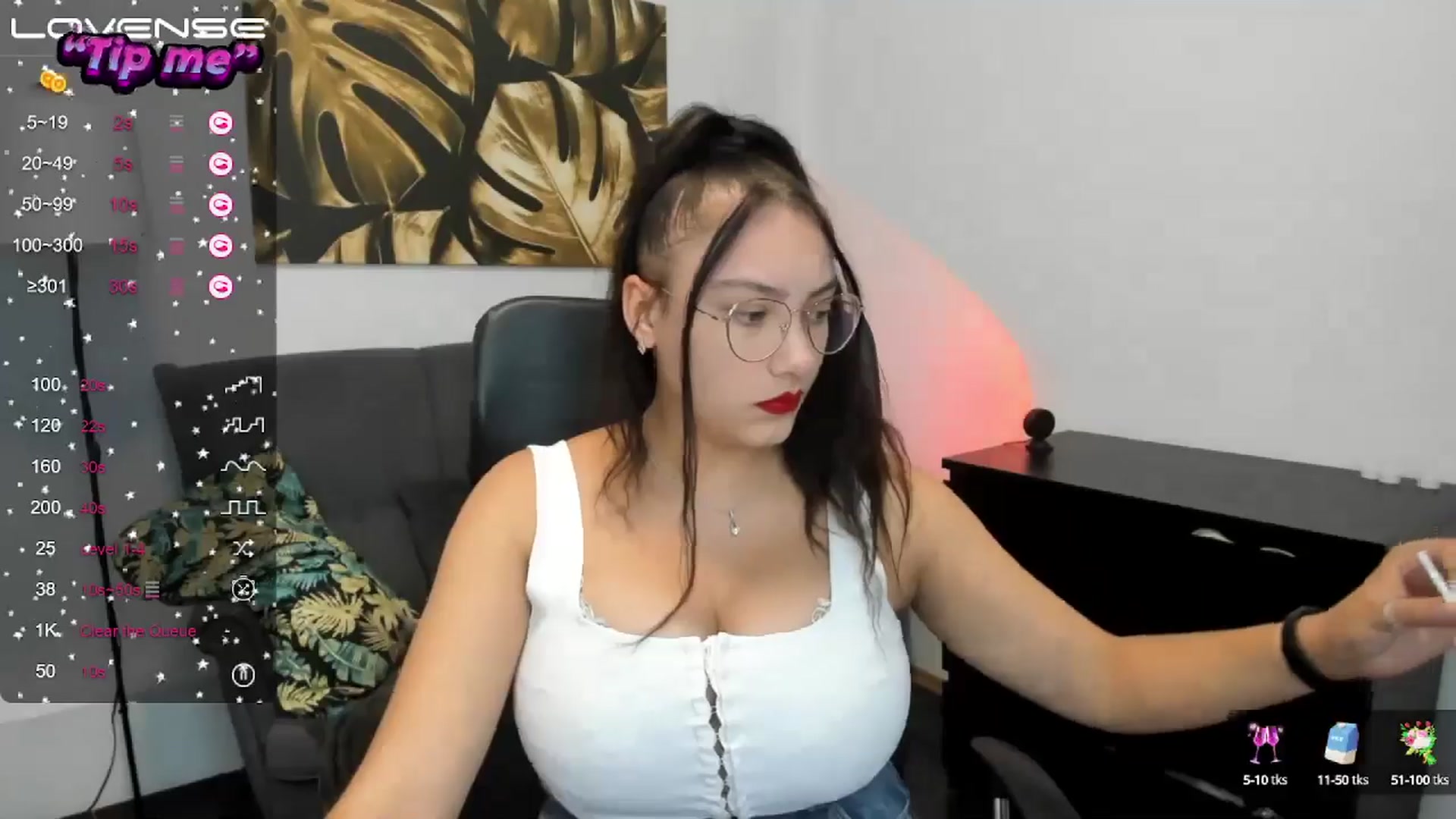 Gallery image thumbnail from SunfLowerr's myfreecams stream on, 09/28/2024, 19:42 image 9 of 20