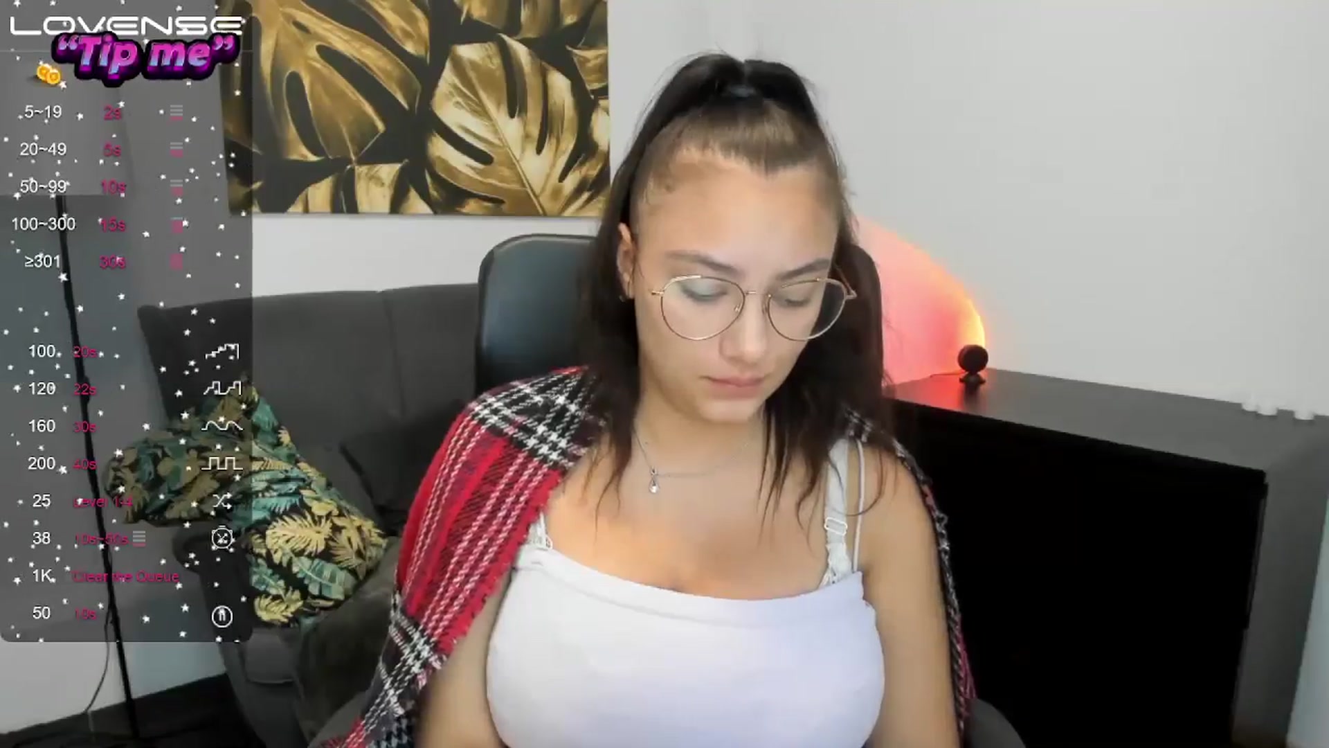 Gallery image thumbnail from SunfLowerr's myfreecams stream on, 09/29/2024, 20:01 image 3 of 20