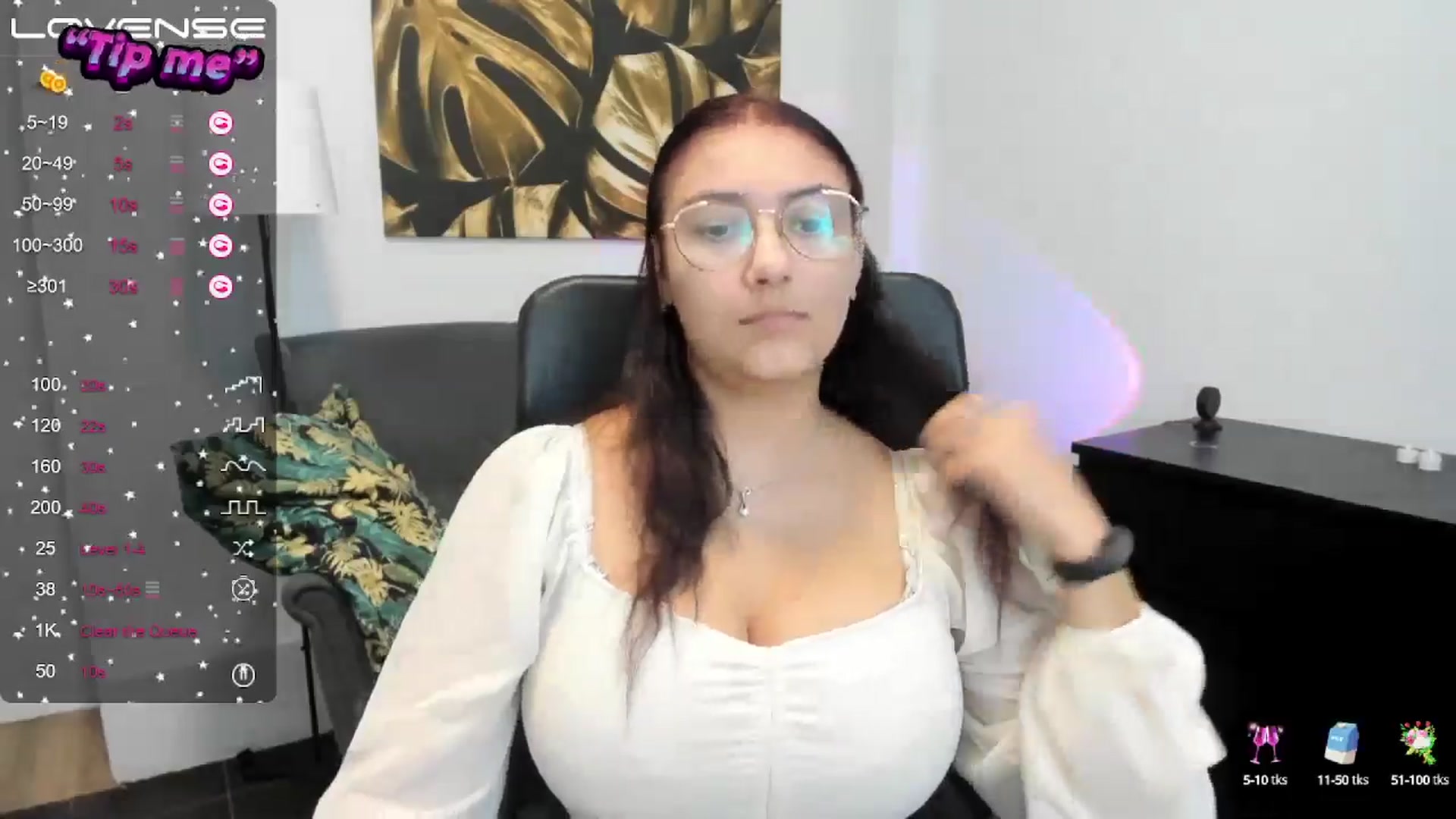 Gallery image thumbnail from SunfLowerr's myfreecams stream on, 10/05/2024, 14:40 image 14 of 20