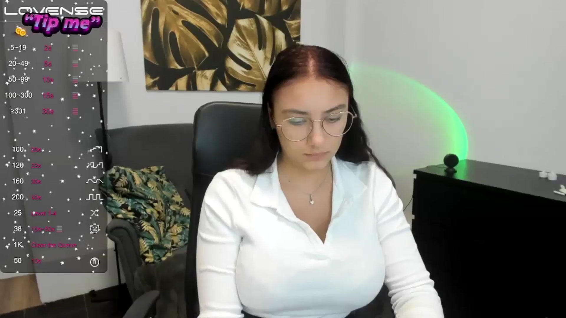 Gallery image thumbnail from SunfLowerr's myfreecams stream on, 10/05/2024, 17:15 image 17 of 20