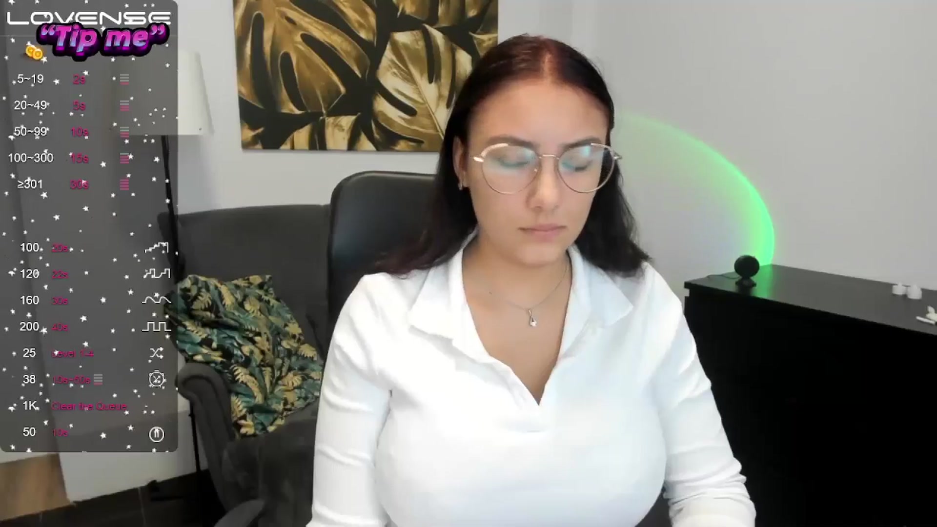 Gallery image thumbnail from SunfLowerr's myfreecams stream on, 10/05/2024, 17:15 image 2 of 20