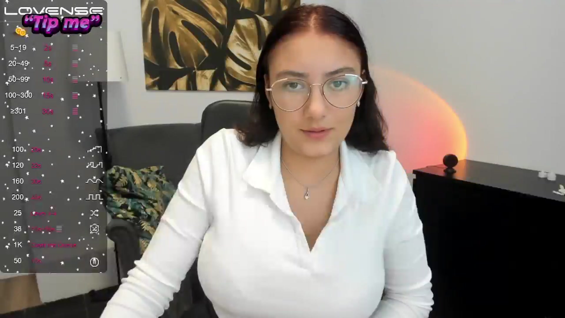 Gallery image thumbnail from SunfLowerr's myfreecams stream on, 10/05/2024, 17:15 image 14 of 20
