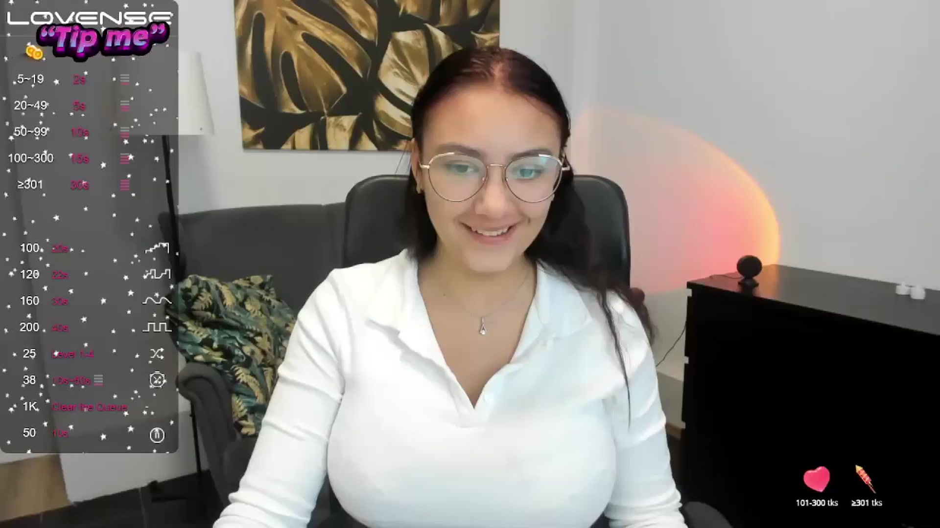 Gallery image thumbnail from SunfLowerr's myfreecams stream on, 10/05/2024, 18:55 image 12 of 20