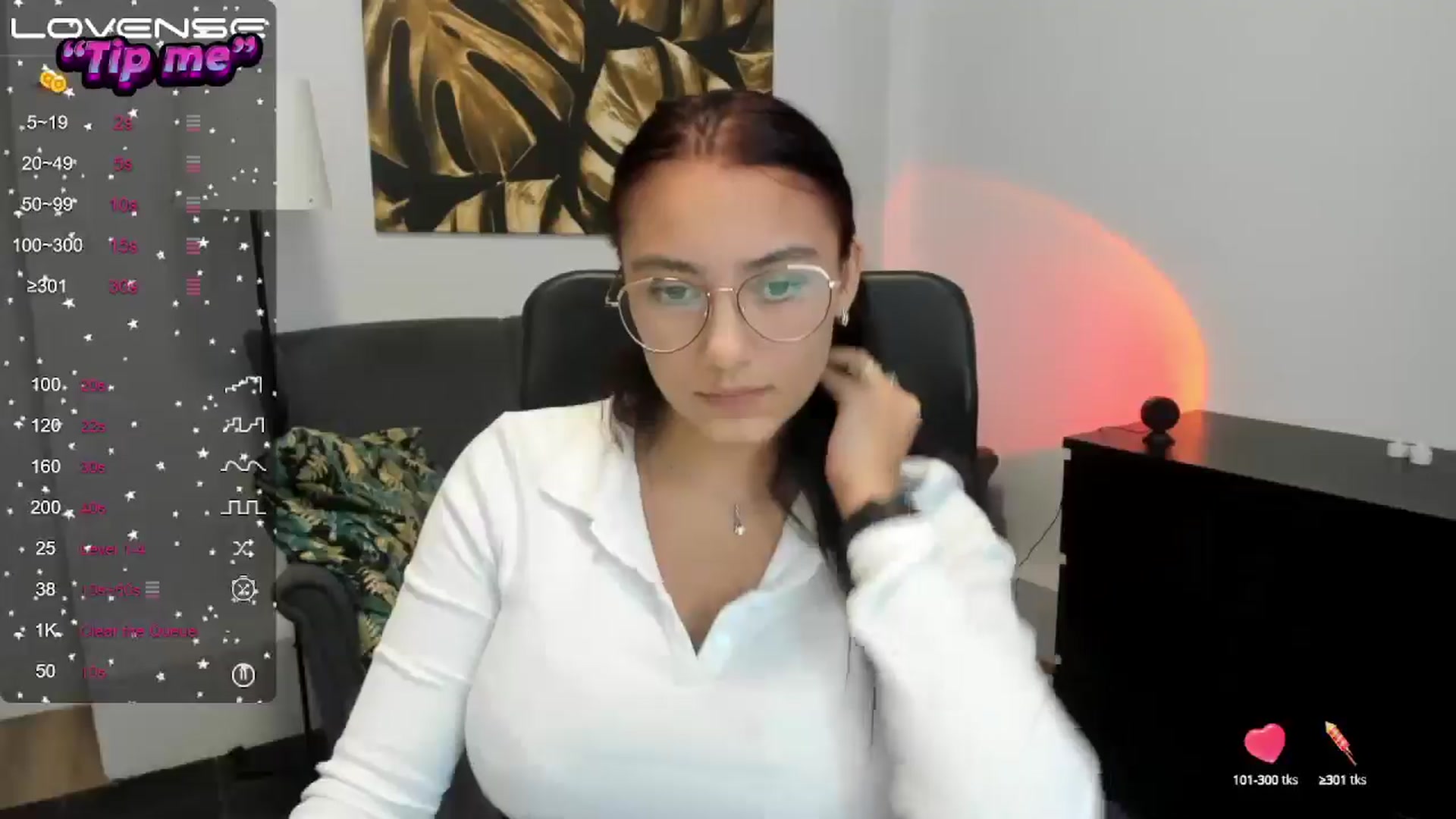 Gallery image thumbnail from SunfLowerr's myfreecams stream on, 10/05/2024, 18:55 image 4 of 20