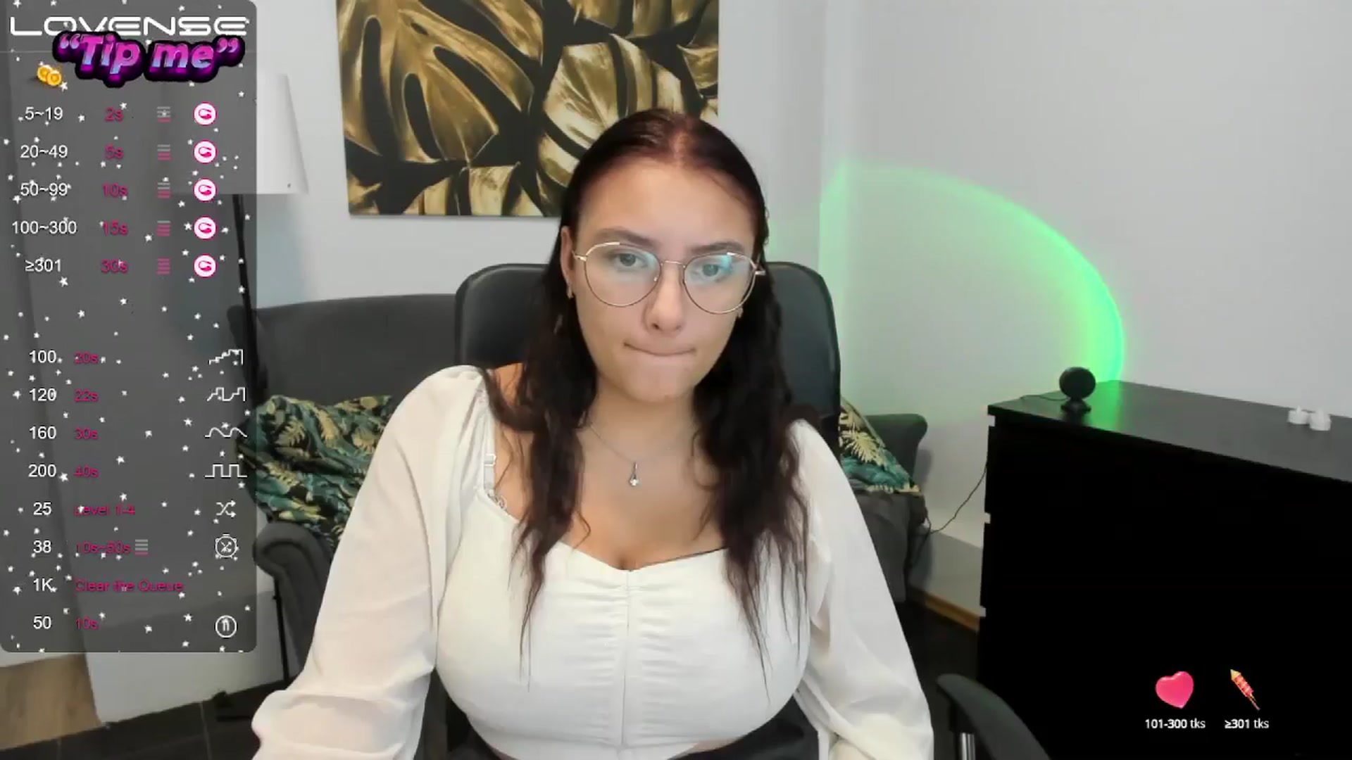 Gallery image thumbnail from SunfLowerr's myfreecams stream on, 10/05/2024, 19:50 image 16 of 20