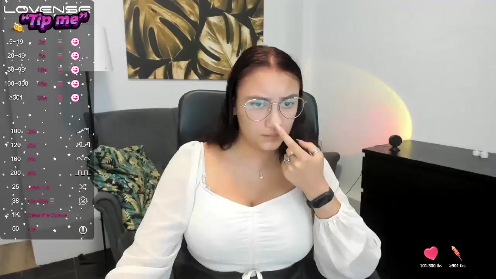 Gallery image thumbnail from SunfLowerr's myfreecams stream on, 10/05/2024, 19:50 image 6 of 20