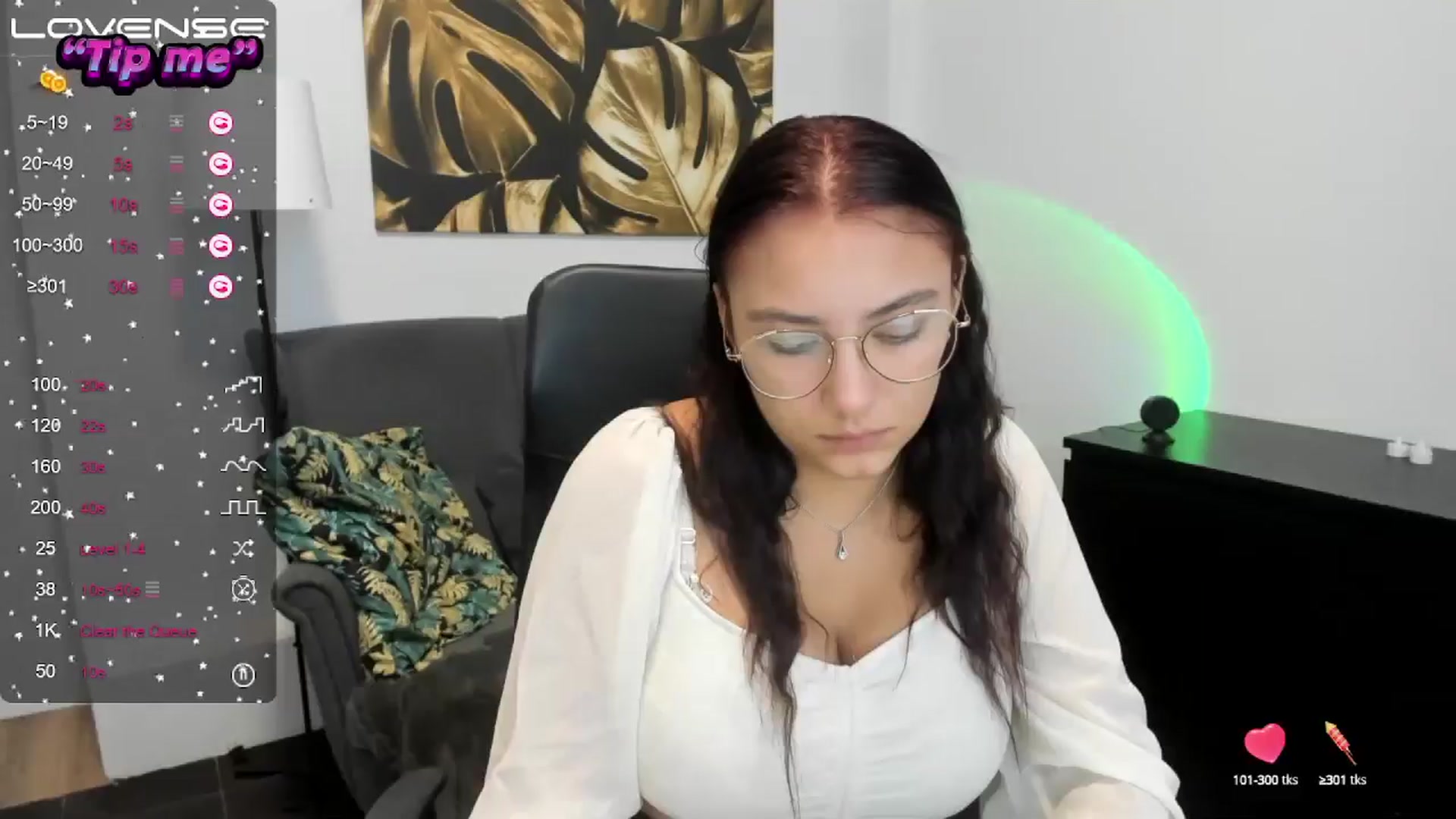Gallery image thumbnail from SunfLowerr's myfreecams stream on, 10/05/2024, 19:50 image 17 of 20