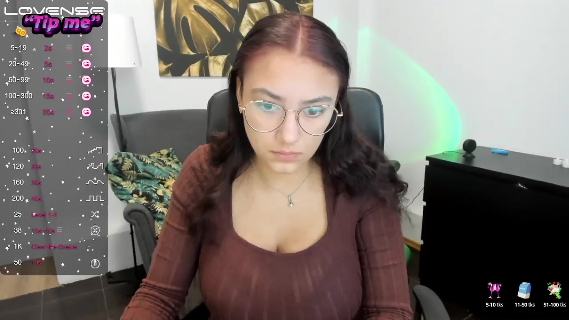 Gallery image thumbnail from SunfLowerr's myfreecams stream on, 10/06/2024, 14:09 image 6 of 20
