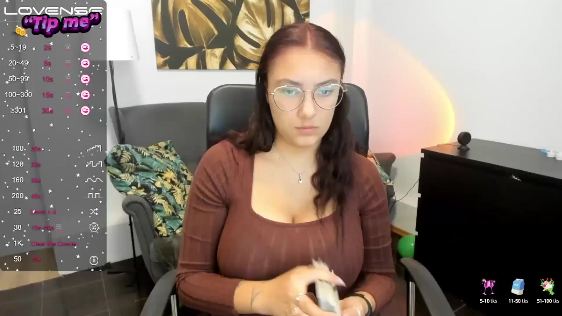 Gallery image thumbnail from SunfLowerr's myfreecams stream on, 10/06/2024, 15:24 image 9 of 20