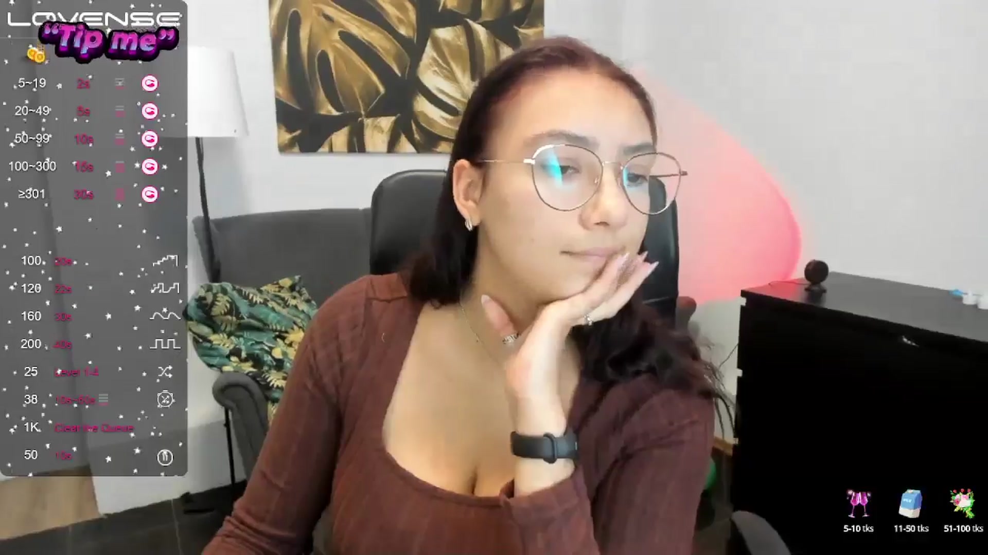 Gallery image thumbnail from SunfLowerr's myfreecams stream on, 10/06/2024, 16:29 image 16 of 20