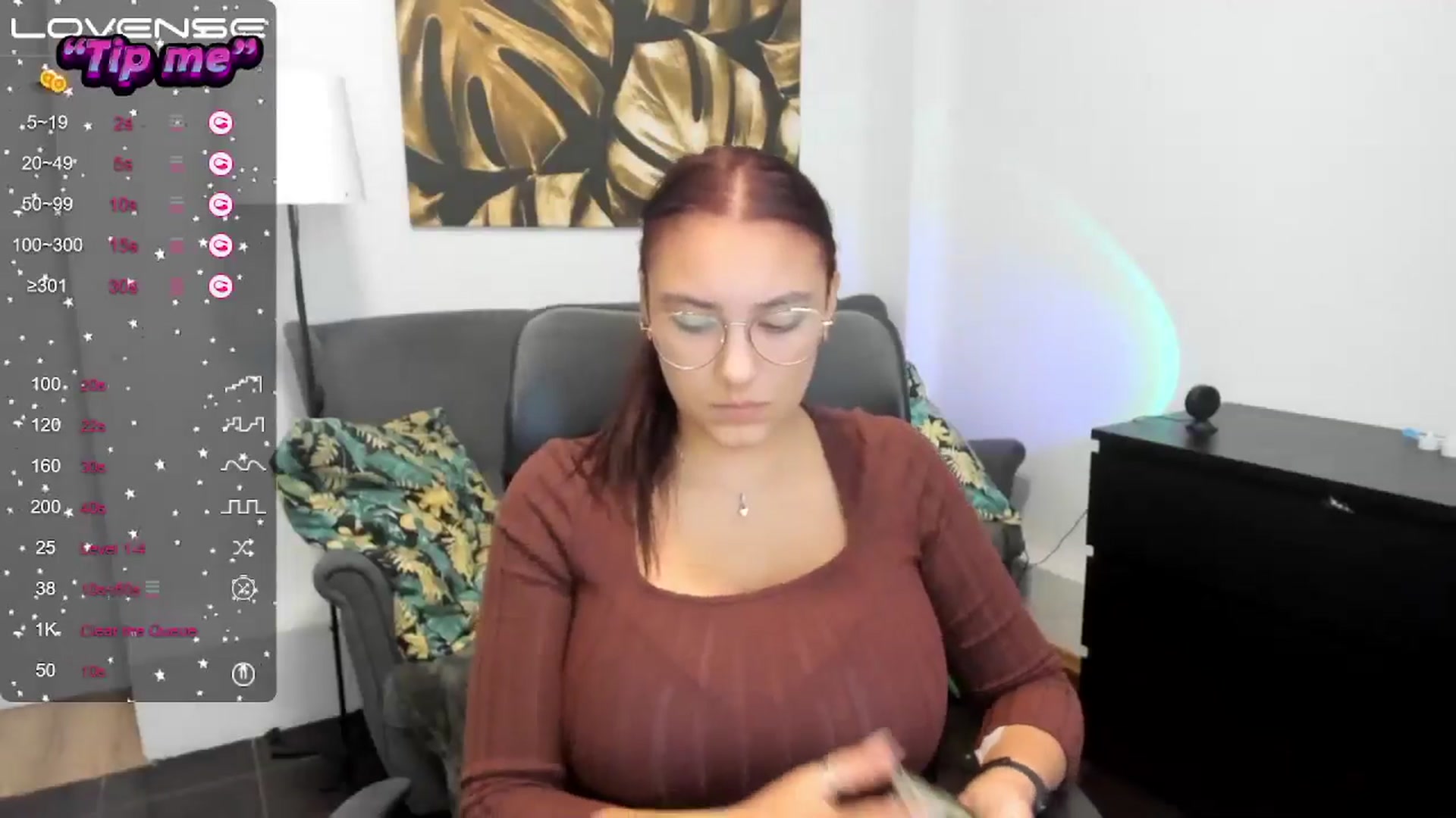 Gallery image thumbnail from SunfLowerr's myfreecams stream on, 10/06/2024, 17:49 image 15 of 20