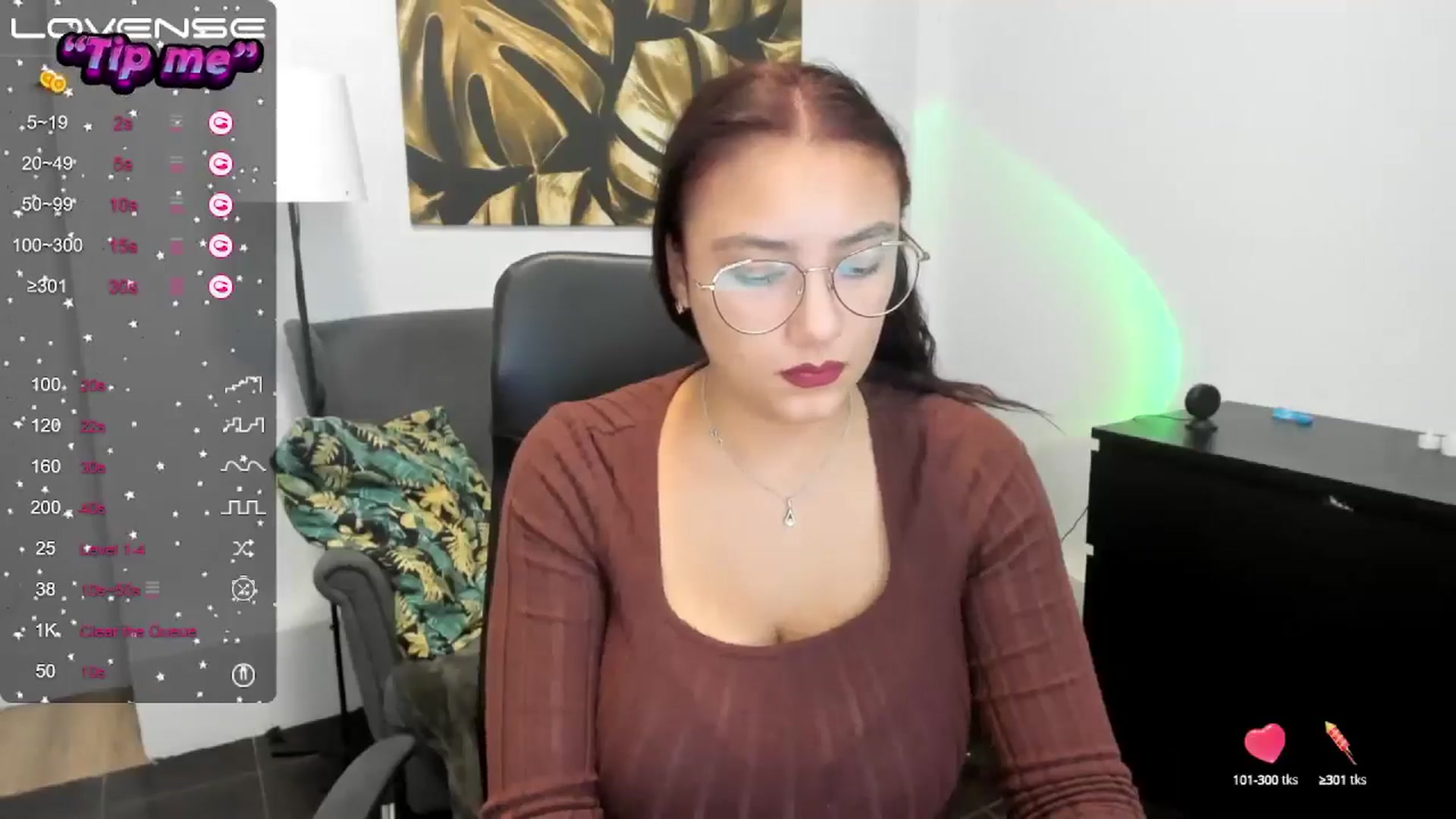 Gallery image thumbnail from SunfLowerr's myfreecams stream on, 10/06/2024, 19:06 image 16 of 20