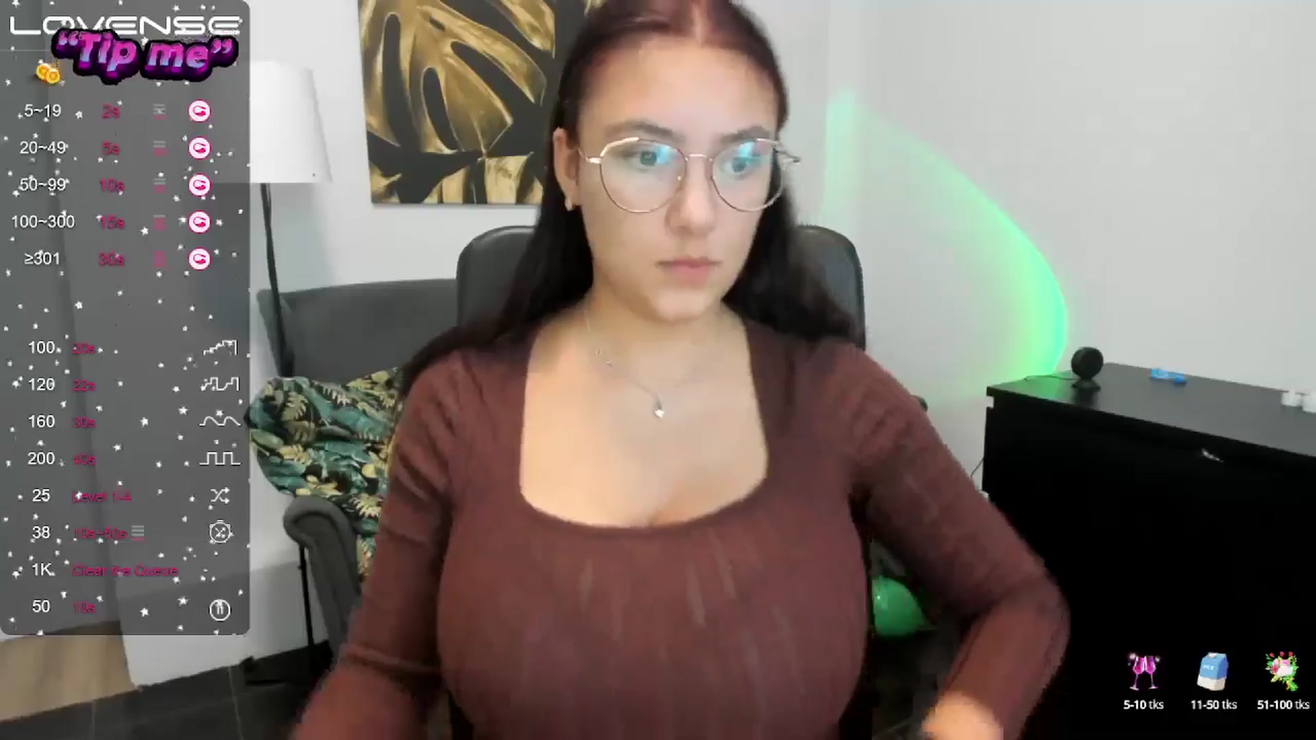 Gallery image thumbnail from SunfLowerr's myfreecams stream on, 10/06/2024, 19:06 image 7 of 20