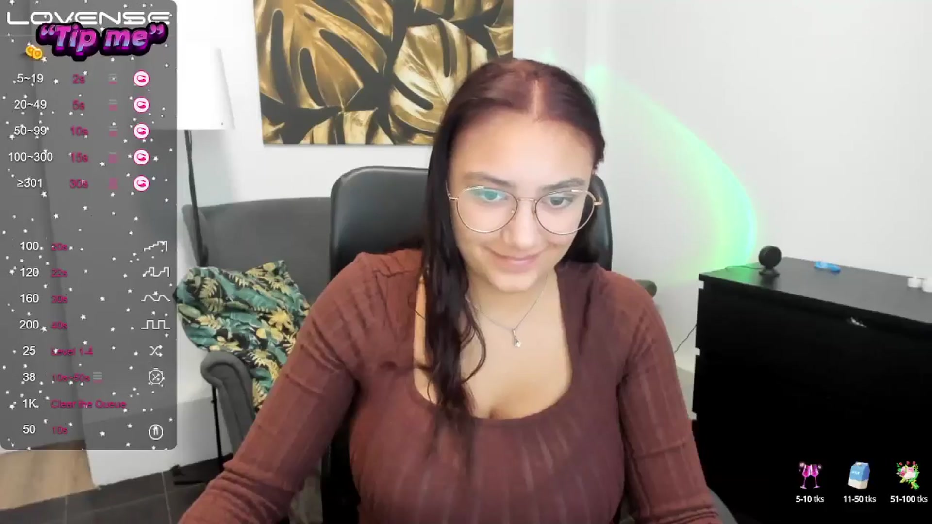 Gallery image thumbnail from SunfLowerr's myfreecams stream on, 10/06/2024, 19:06 image 10 of 20