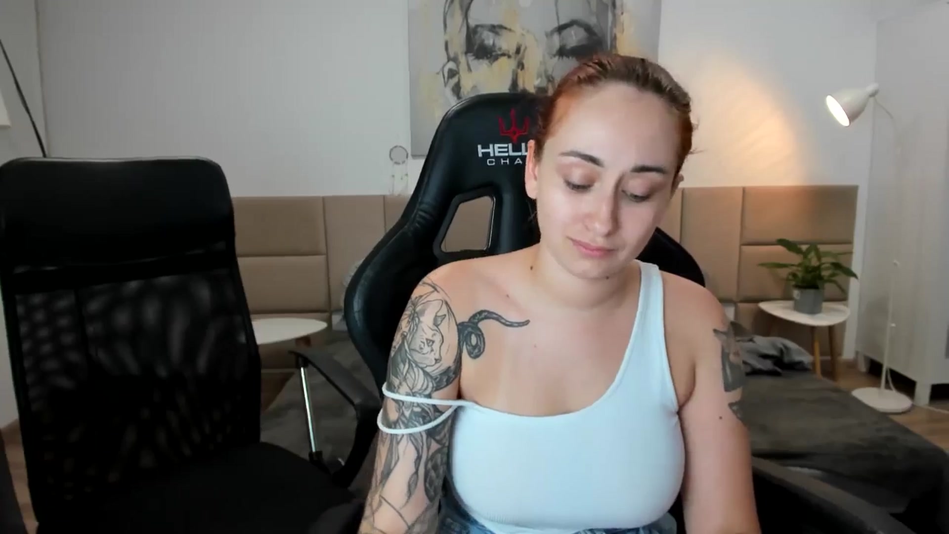 Gallery image thumbnail from SunfLowerr's myfreecams stream on, 10/07/2024, 18:43 image 9 of 20