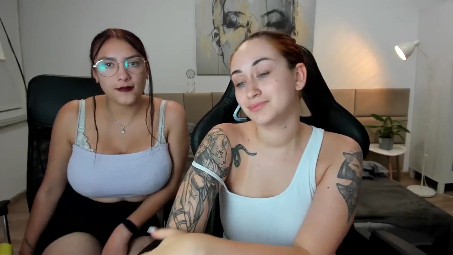 Gallery image thumbnail from SunfLowerr's myfreecams stream on, 10/07/2024, 18:43 image 13 of 20
