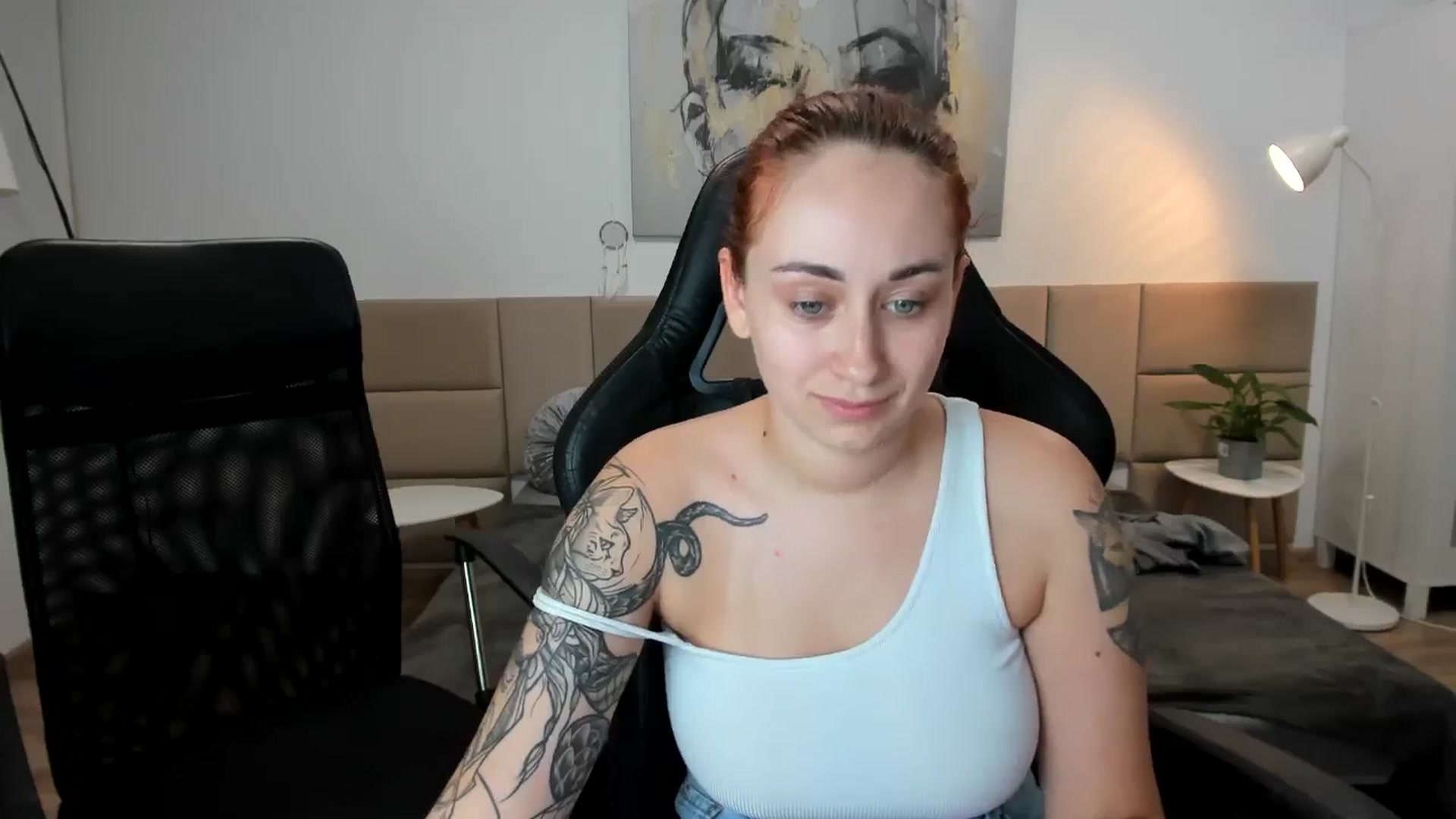 Gallery image thumbnail from SunfLowerr's myfreecams stream on, 10/07/2024, 18:43 image 10 of 20