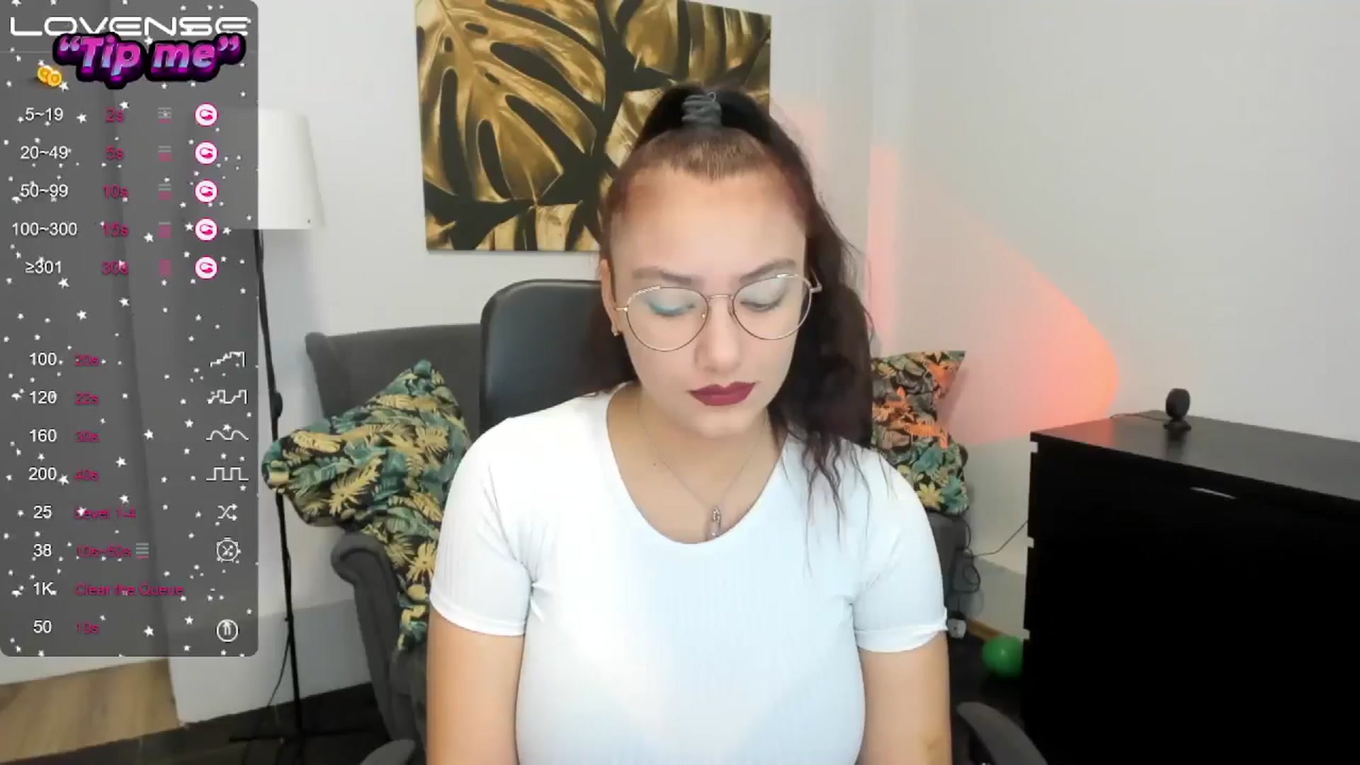 Gallery image thumbnail from SunfLowerr's myfreecams stream on, 10/11/2024, 14:15 image 6 of 20