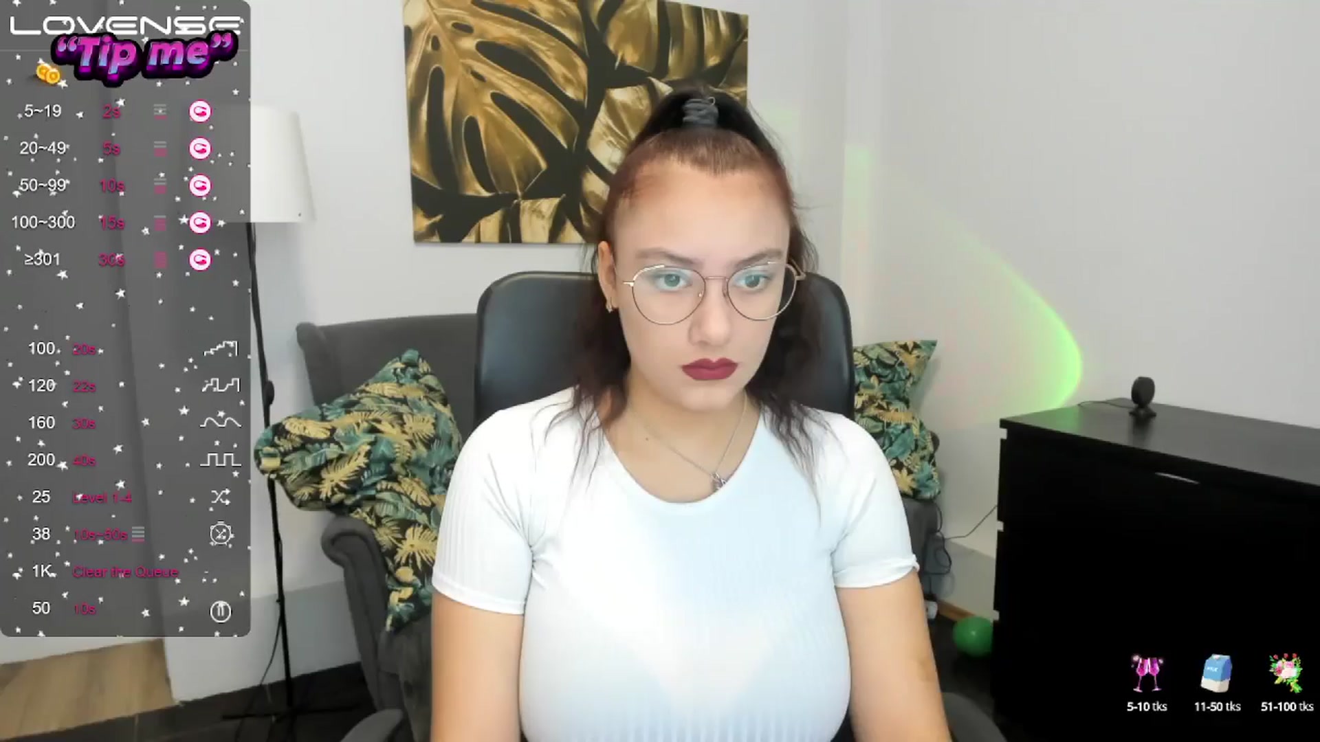Gallery image thumbnail from SunfLowerr's myfreecams stream on, 10/11/2024, 14:15 image 3 of 20