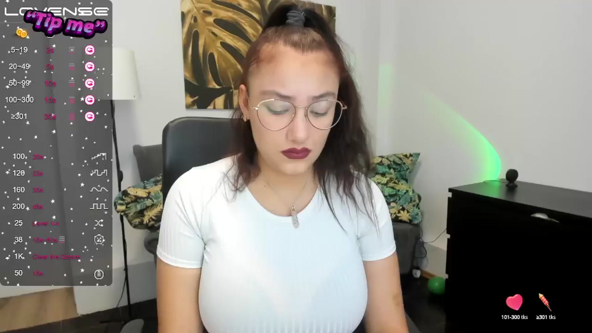 Gallery image thumbnail from SunfLowerr's myfreecams stream on, 10/11/2024, 16:38 image 12 of 20