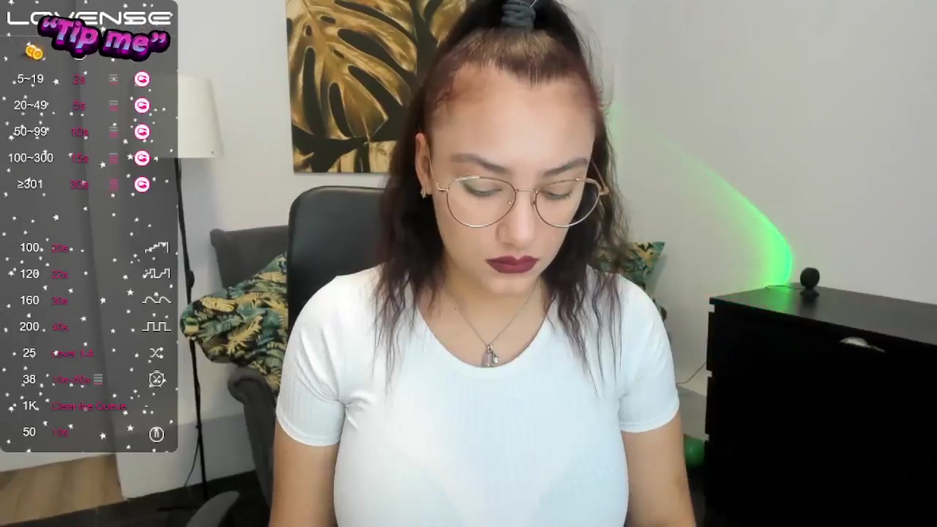 Gallery image thumbnail from SunfLowerr's myfreecams stream on, 10/11/2024, 16:38 image 8 of 20