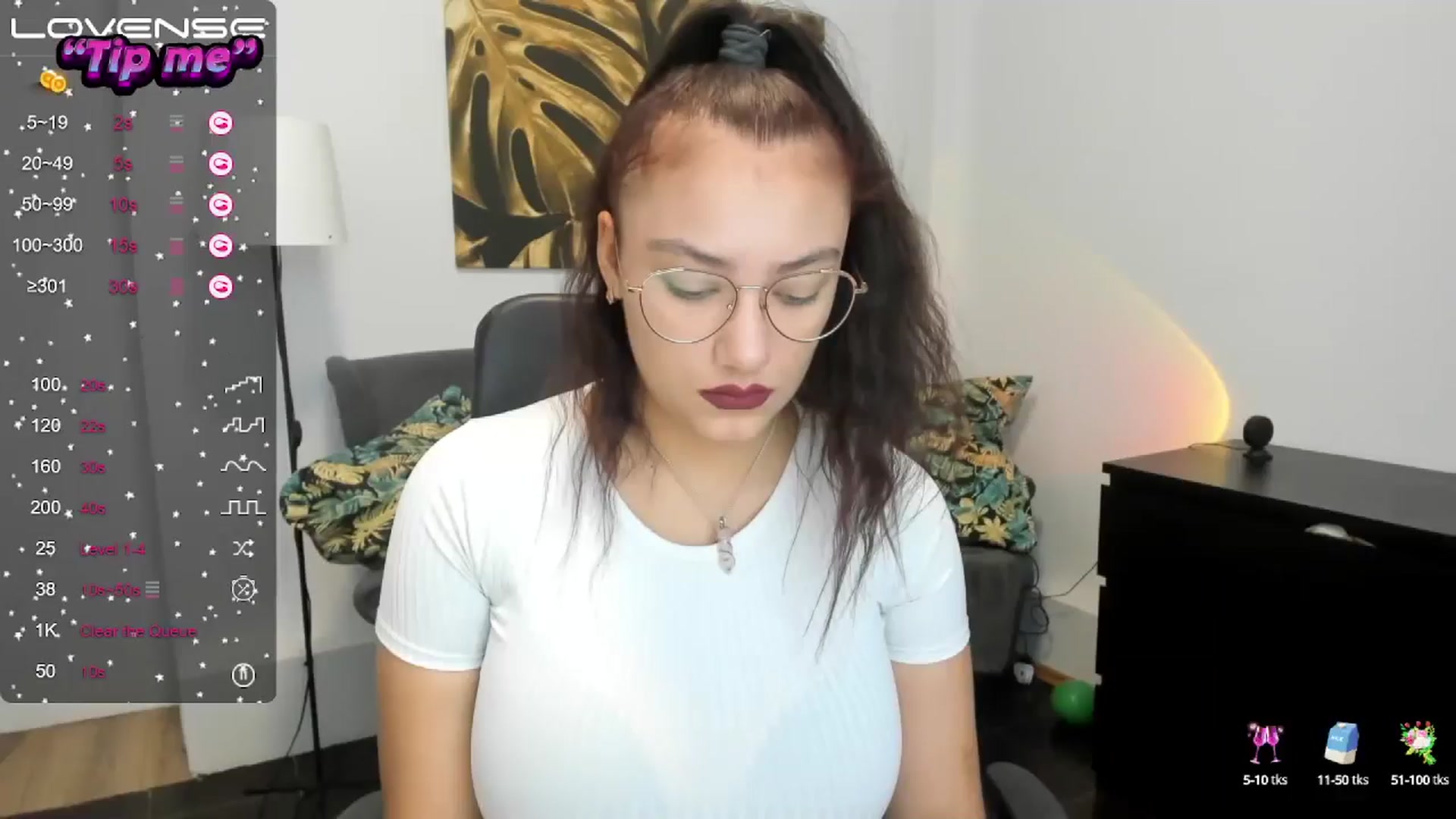Gallery image thumbnail from SunfLowerr's myfreecams stream on, 10/11/2024, 16:38 image 16 of 20