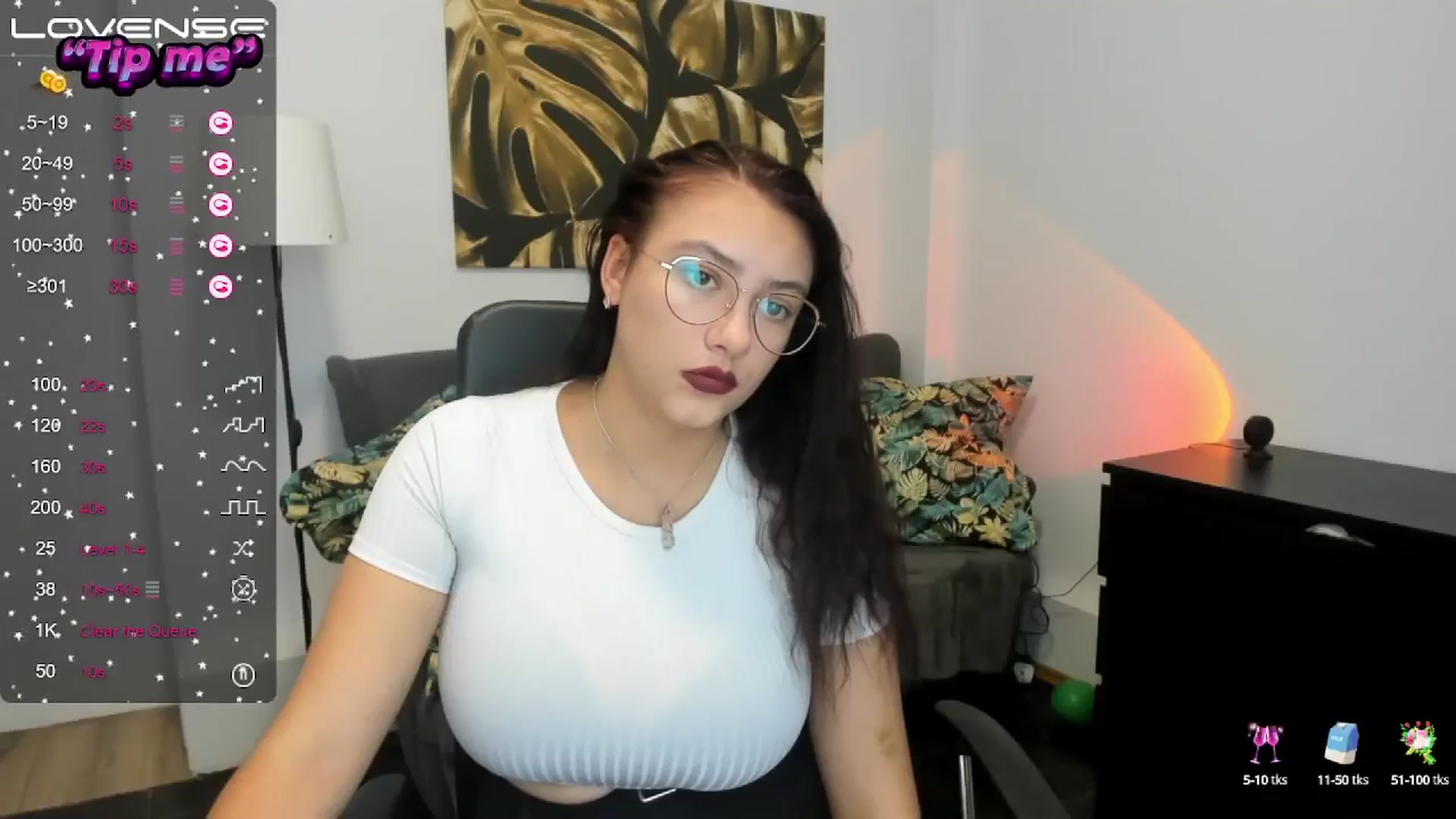 Gallery image thumbnail from SunfLowerr's myfreecams stream on, 10/11/2024, 18:08 image 7 of 20