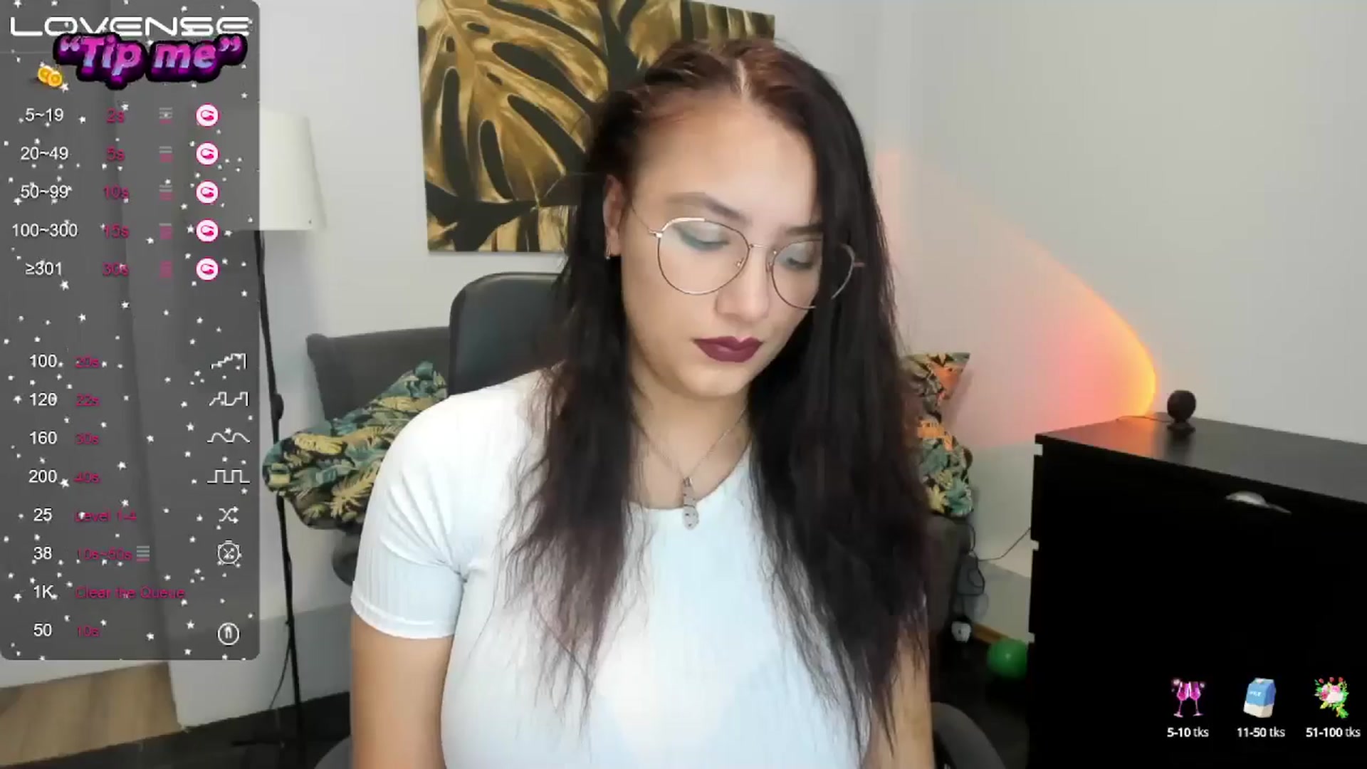 Gallery image thumbnail from SunfLowerr's myfreecams stream on, 10/11/2024, 18:08 image 17 of 20