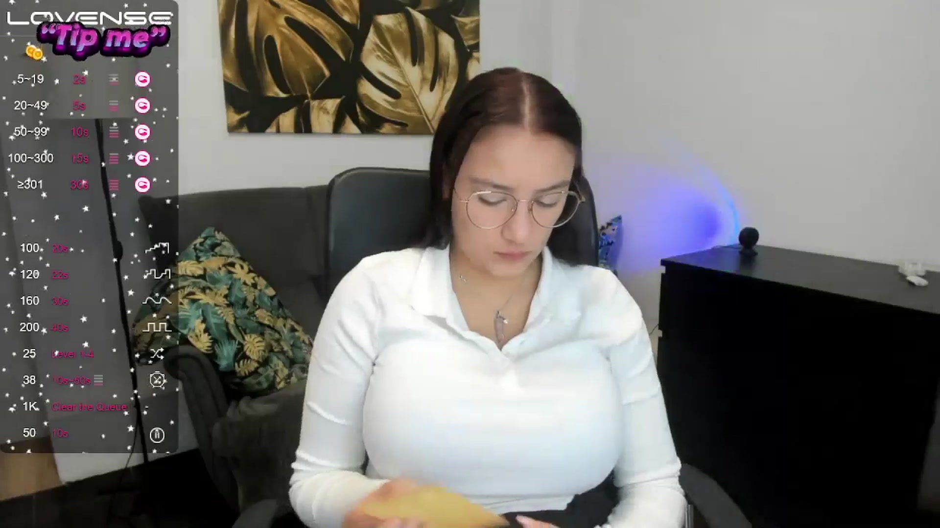 Gallery image thumbnail from SunfLowerr's myfreecams stream on, 10/13/2024, 12:48 image 10 of 20