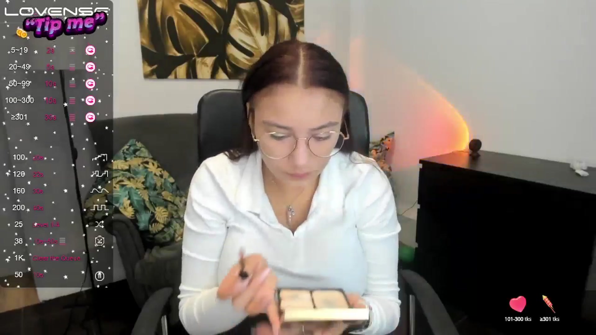 Gallery image thumbnail from SunfLowerr's myfreecams stream on, 10/13/2024, 12:48 image 13 of 20