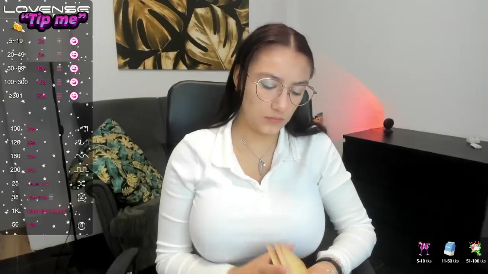 Gallery image thumbnail from SunfLowerr's myfreecams stream on, 10/13/2024, 12:48 image 3 of 20