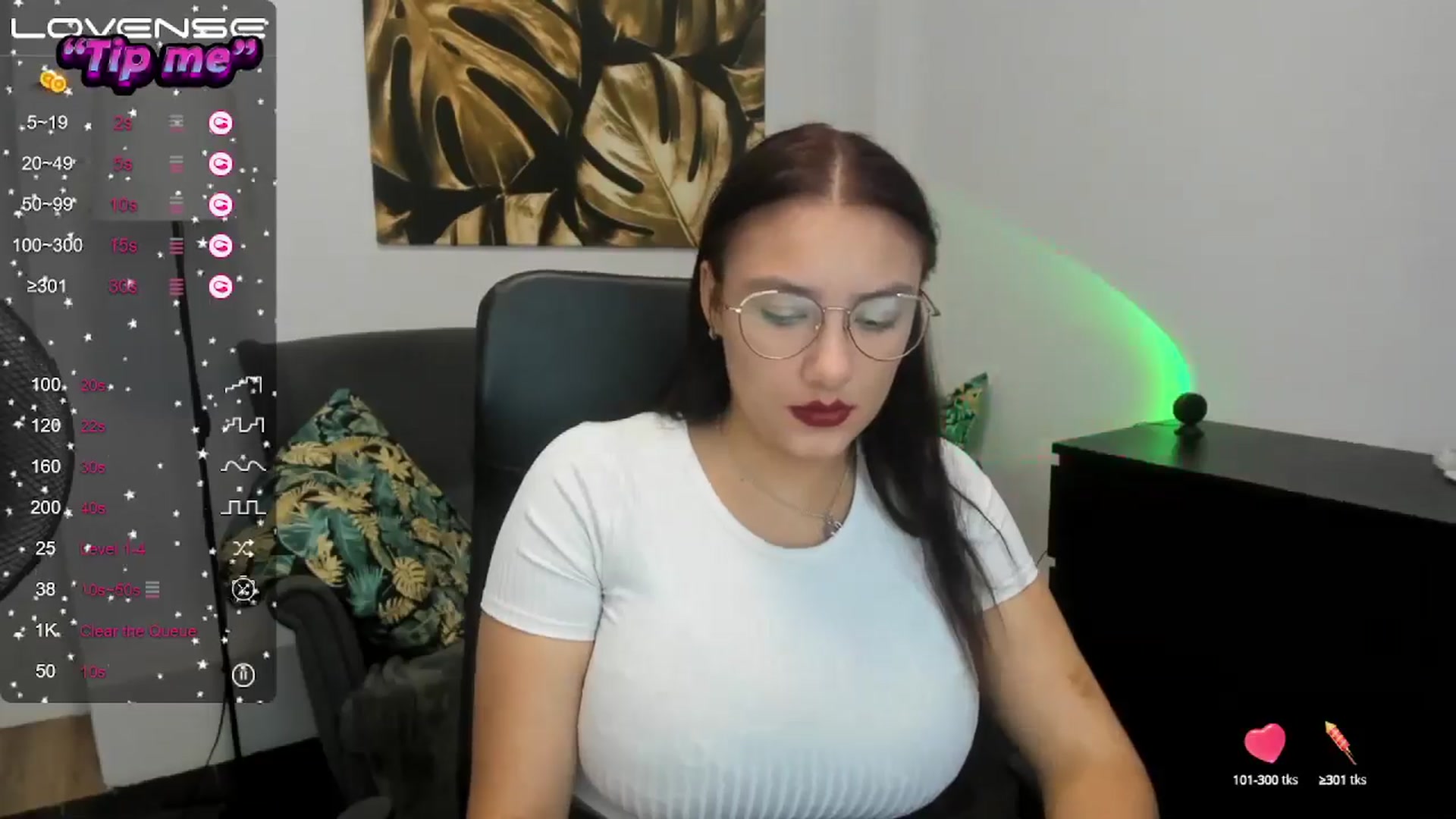 Gallery image thumbnail from SunfLowerr's myfreecams stream on, 10/13/2024, 17:47 image 12 of 20