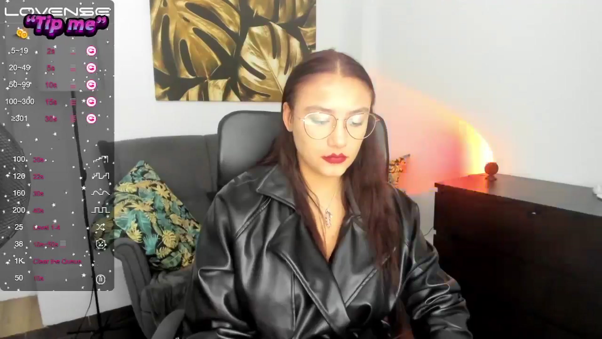 Gallery image thumbnail from SunfLowerr's myfreecams stream on, 10/13/2024, 18:46 image 17 of 20