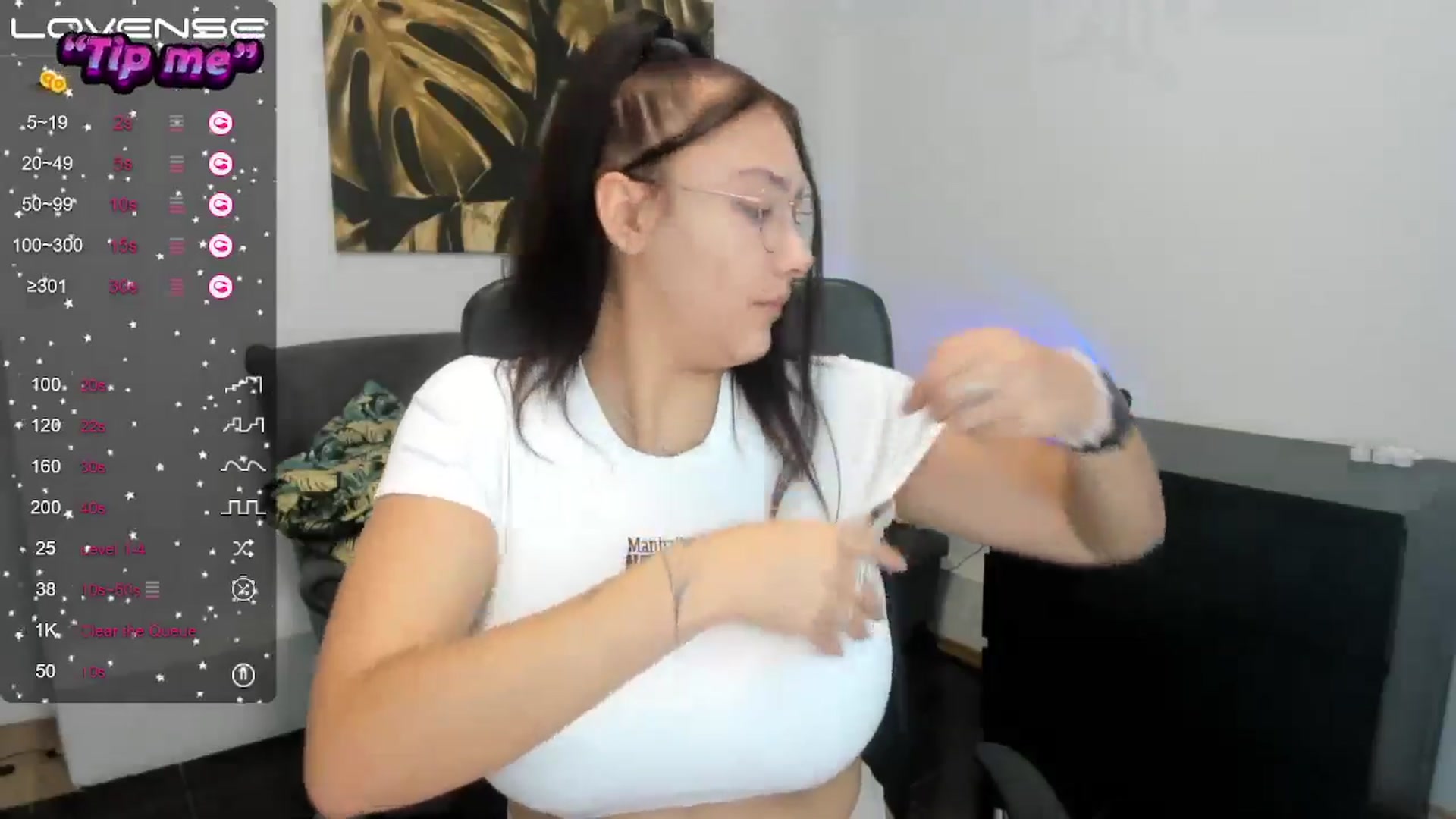 Gallery image thumbnail from SunfLowerr's myfreecams stream on, 10/14/2024, 12:38 image 7 of 20