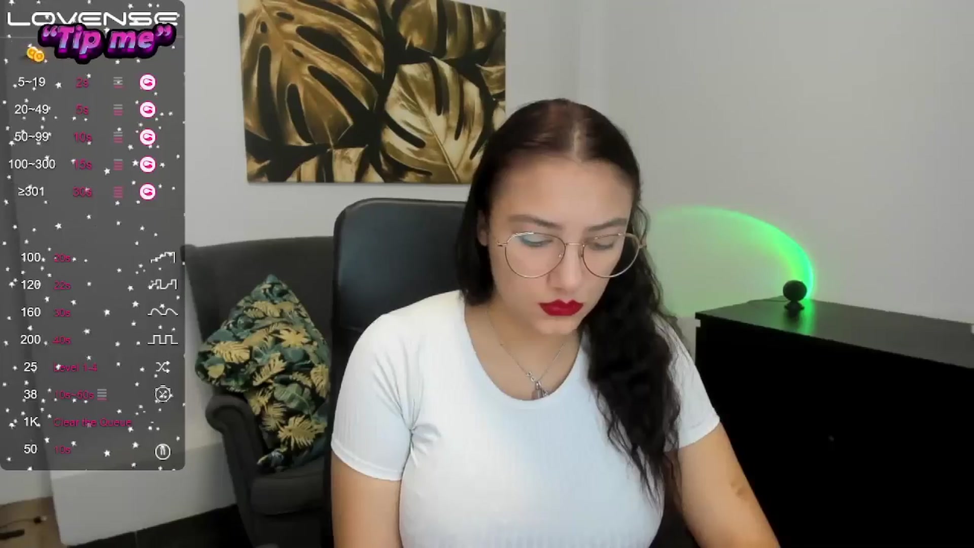 Gallery image thumbnail from SunfLowerr's myfreecams stream on, 10/17/2024, 13:18 image 17 of 20