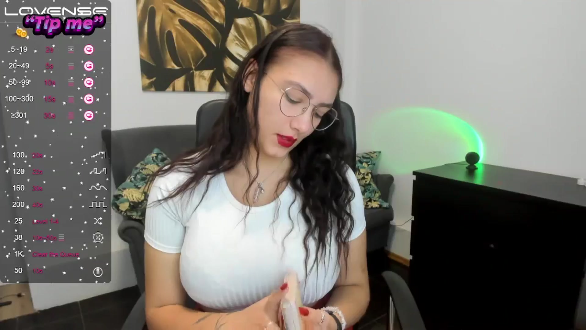 Gallery image thumbnail from SunfLowerr's myfreecams stream on, 10/17/2024, 14:26 image 19 of 20