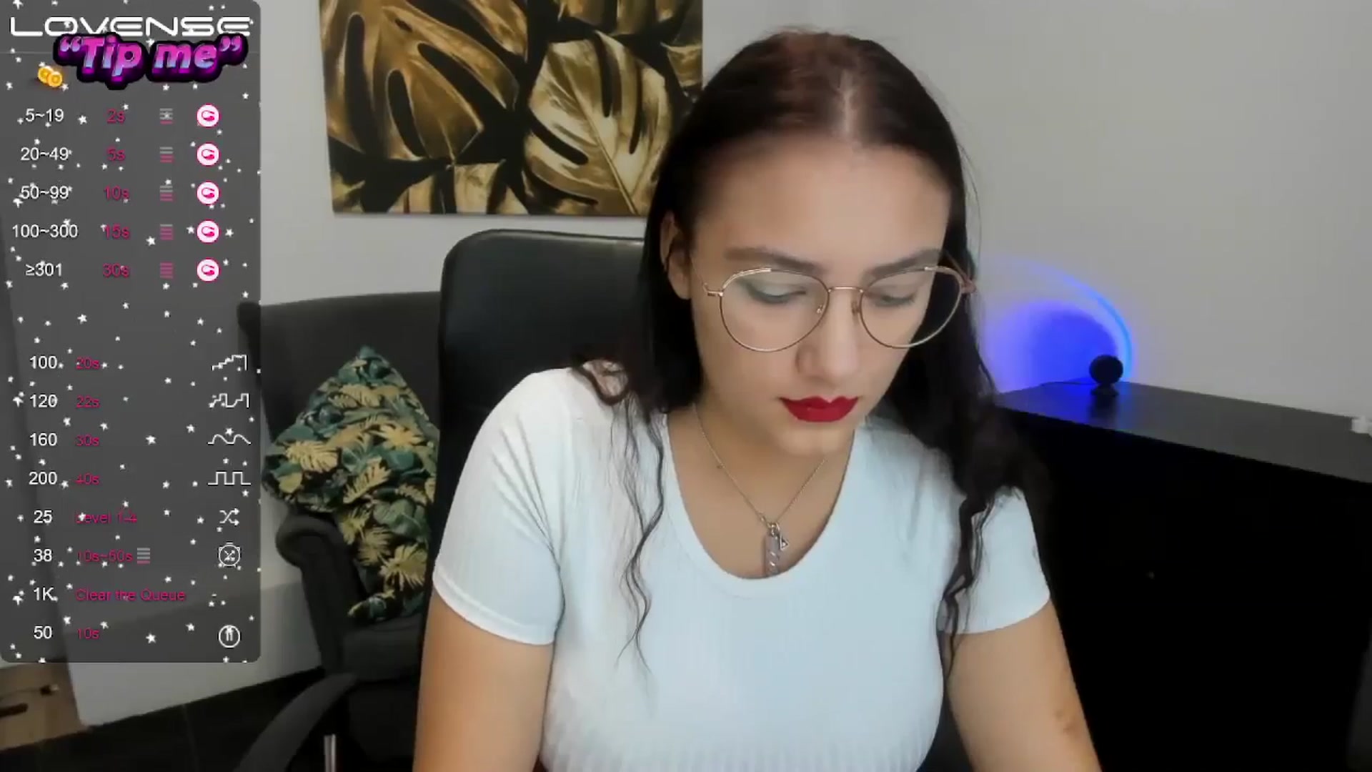 Gallery image thumbnail from SunfLowerr's myfreecams stream on, 10/17/2024, 14:26 image 15 of 20