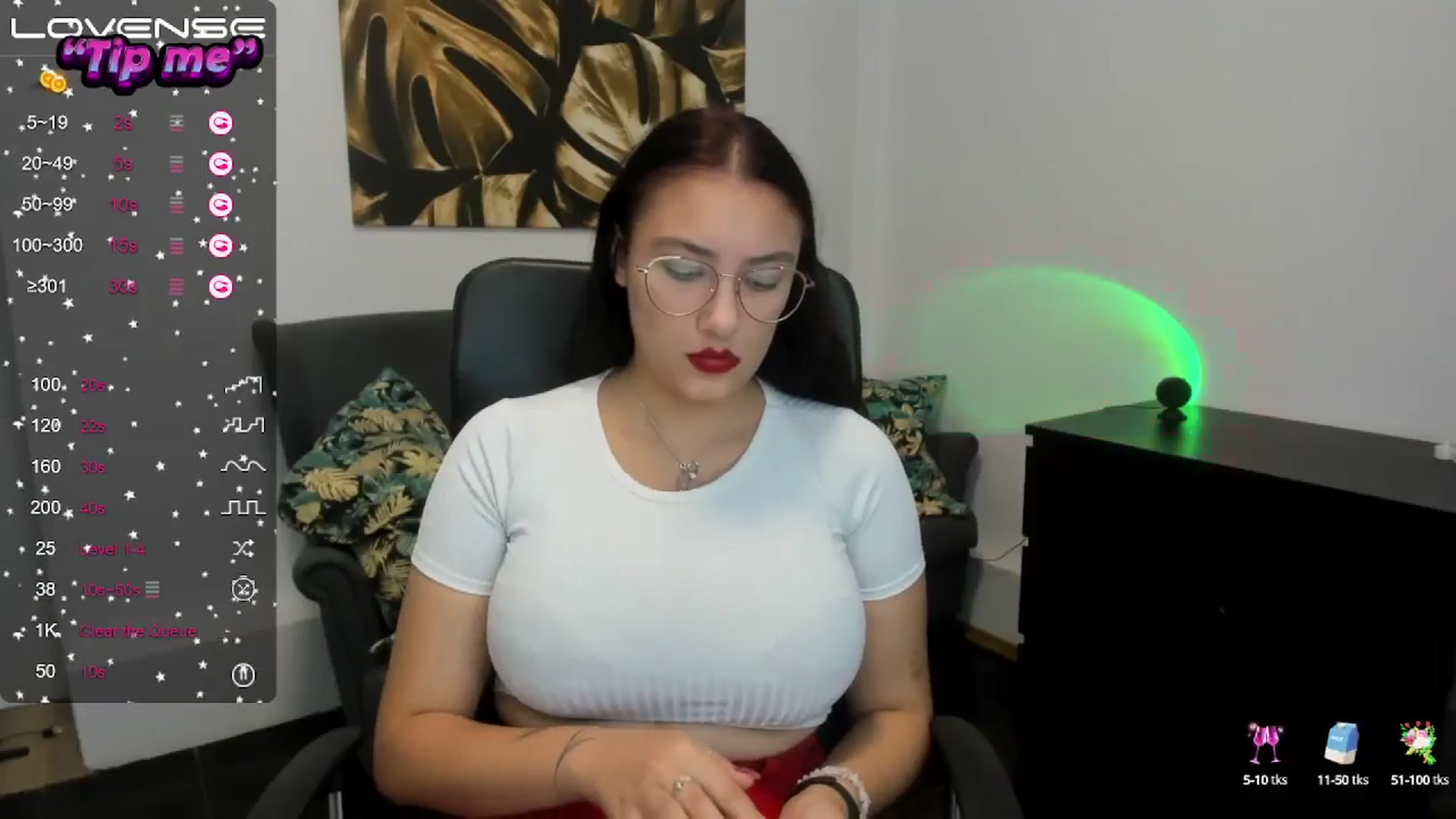 Gallery image thumbnail from SunfLowerr's myfreecams stream on, 10/17/2024, 14:26 image 8 of 20