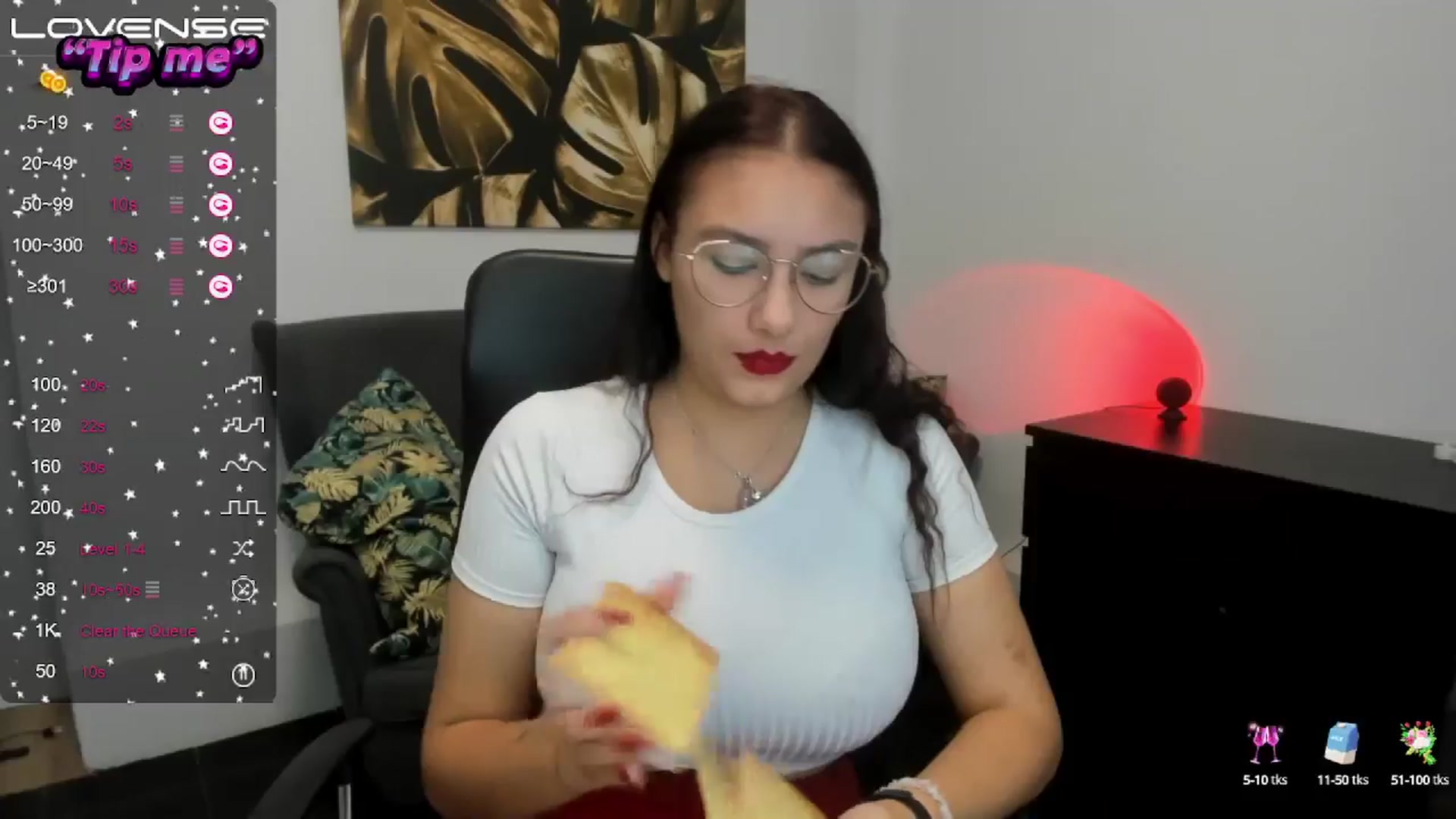 Gallery image thumbnail from SunfLowerr's myfreecams stream on, 10/17/2024, 14:26 image 13 of 20