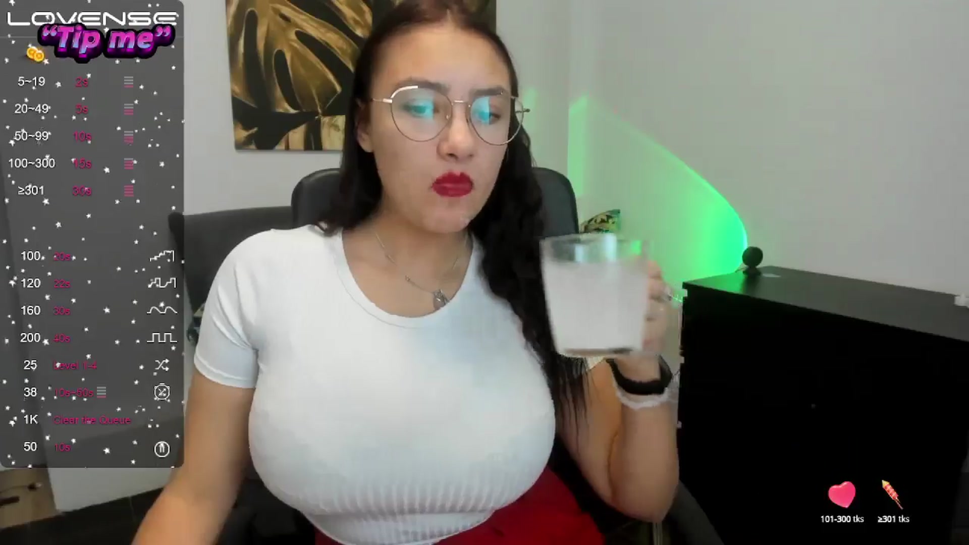 Gallery image thumbnail from SunfLowerr's myfreecams stream on, 10/17/2024, 15:51 image 11 of 20
