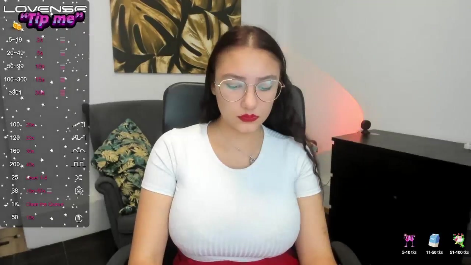 Gallery image thumbnail from SunfLowerr's myfreecams stream on, 10/17/2024, 15:51 image 8 of 20