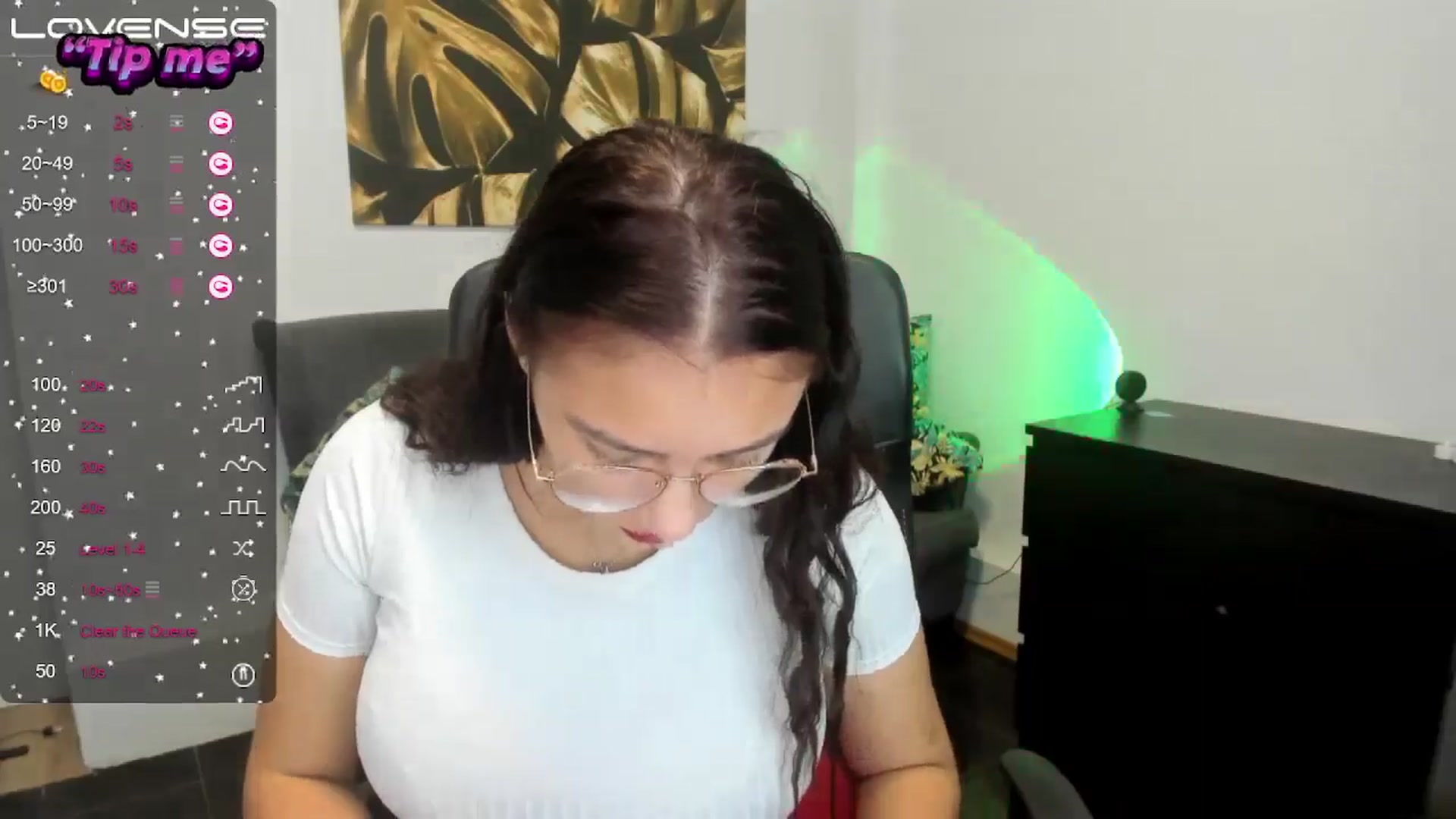 Gallery image thumbnail from SunfLowerr's myfreecams stream on, 10/17/2024, 16:39 image 2 of 20