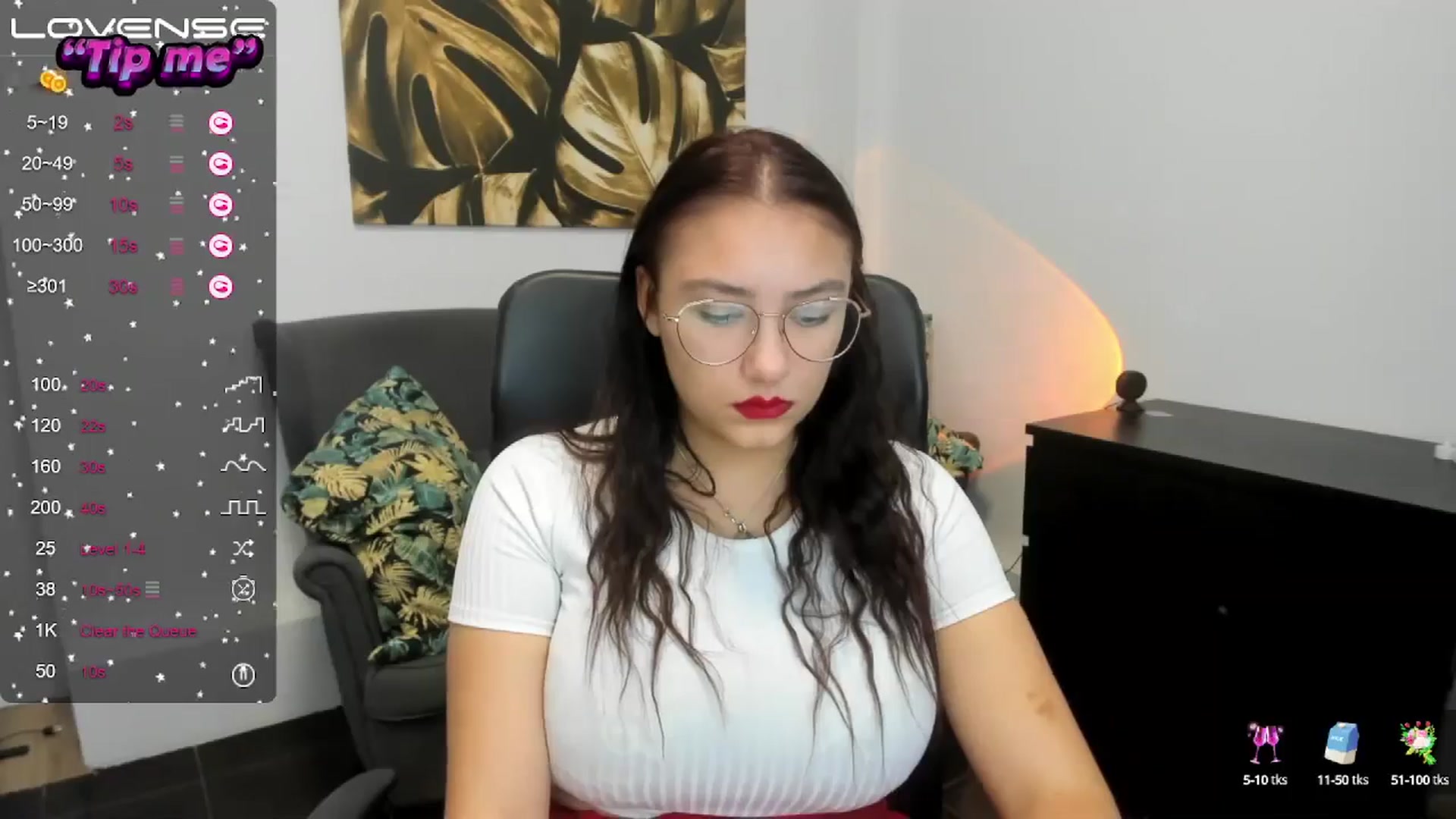 Gallery image thumbnail from SunfLowerr's myfreecams stream on, 10/17/2024, 16:39 image 17 of 20