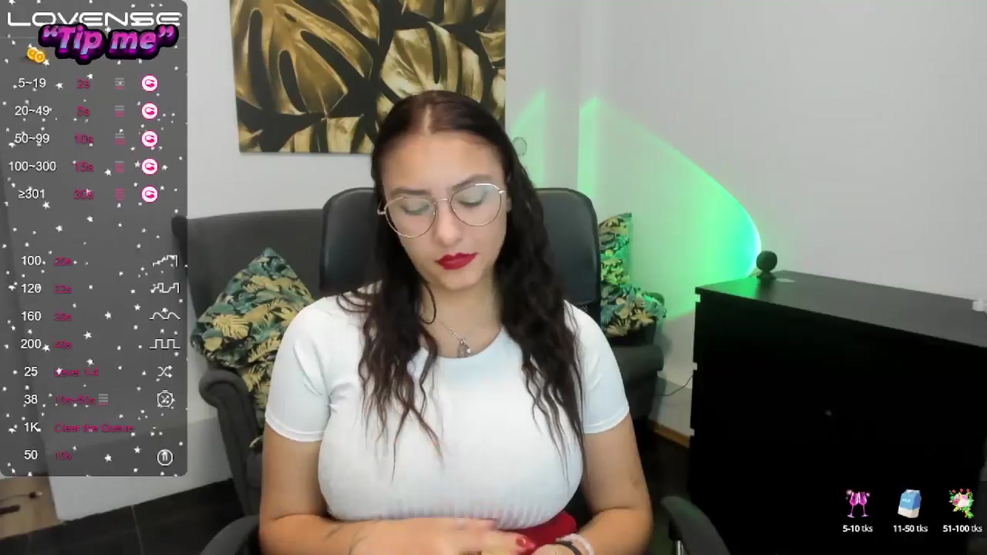 Gallery image thumbnail from SunfLowerr's myfreecams stream on, 10/17/2024, 16:39 image 12 of 20