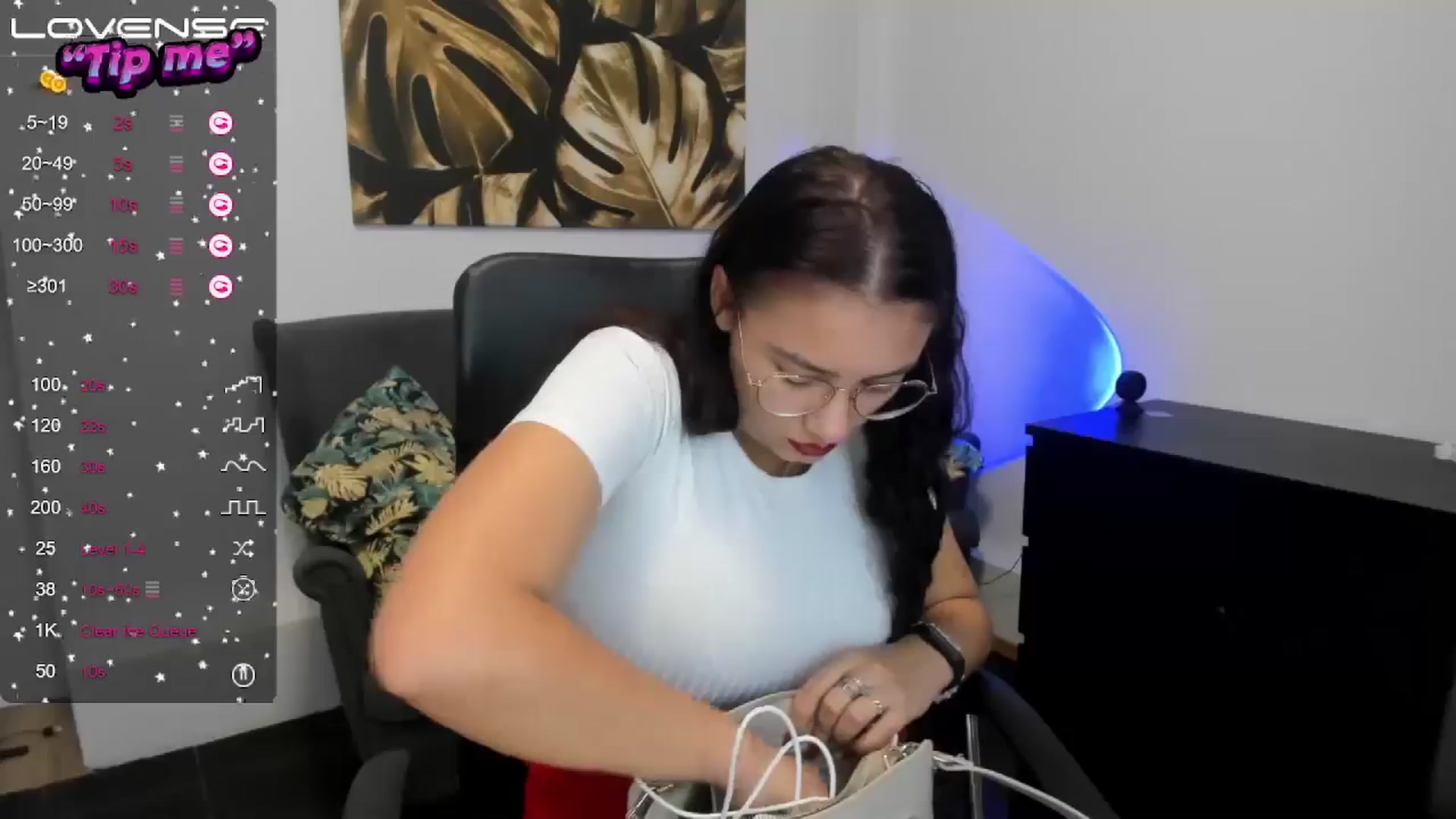 Gallery image thumbnail from SunfLowerr's myfreecams stream on, 10/17/2024, 16:39 image 6 of 20