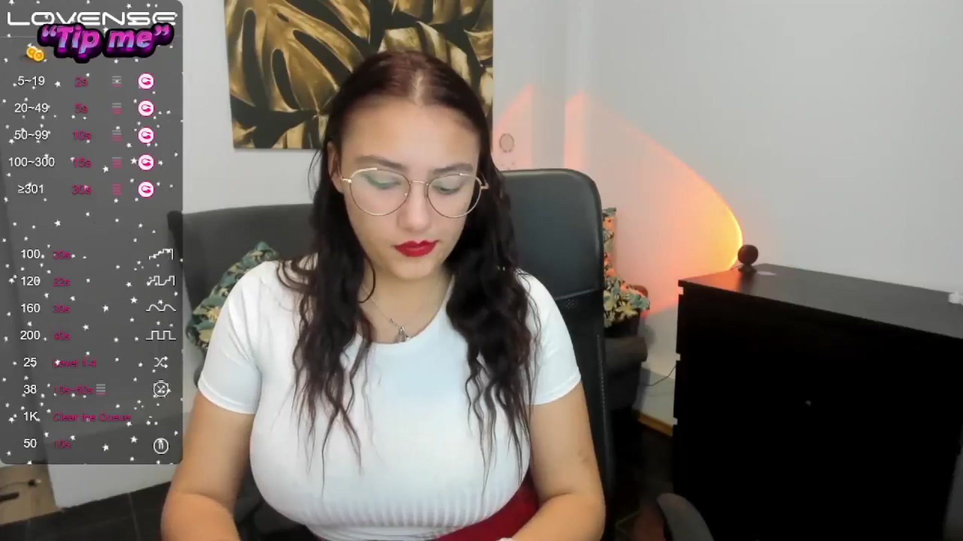 Gallery image thumbnail from SunfLowerr's myfreecams stream on, 10/17/2024, 16:39 image 10 of 20