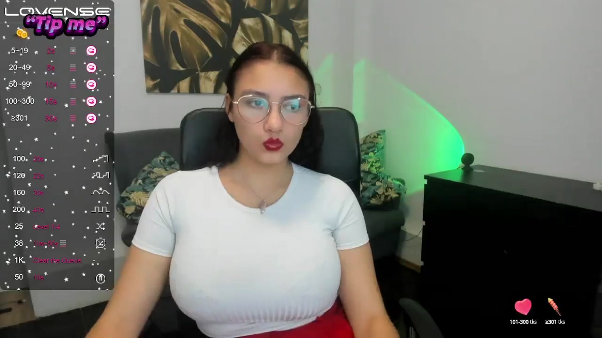 Gallery image thumbnail from SunfLowerr's myfreecams stream on, 10/17/2024, 17:16 image 15 of 20